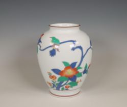 Japan, a fine porcelain vase by Sakaida Kakiemon XIII, ca. 1980,