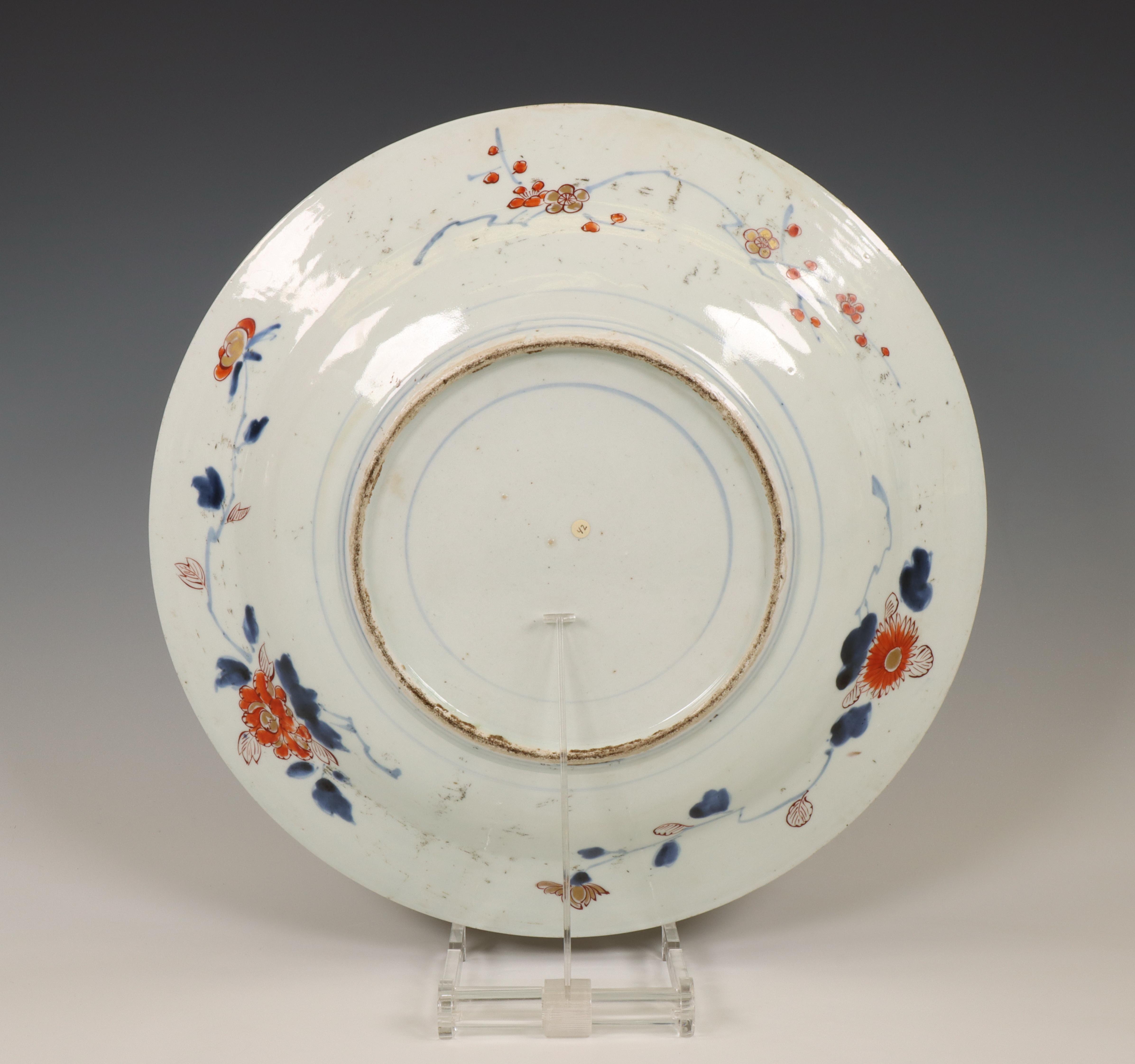 Japan, an Imari porcelain dish, 17th/ 18th century, - Image 2 of 2