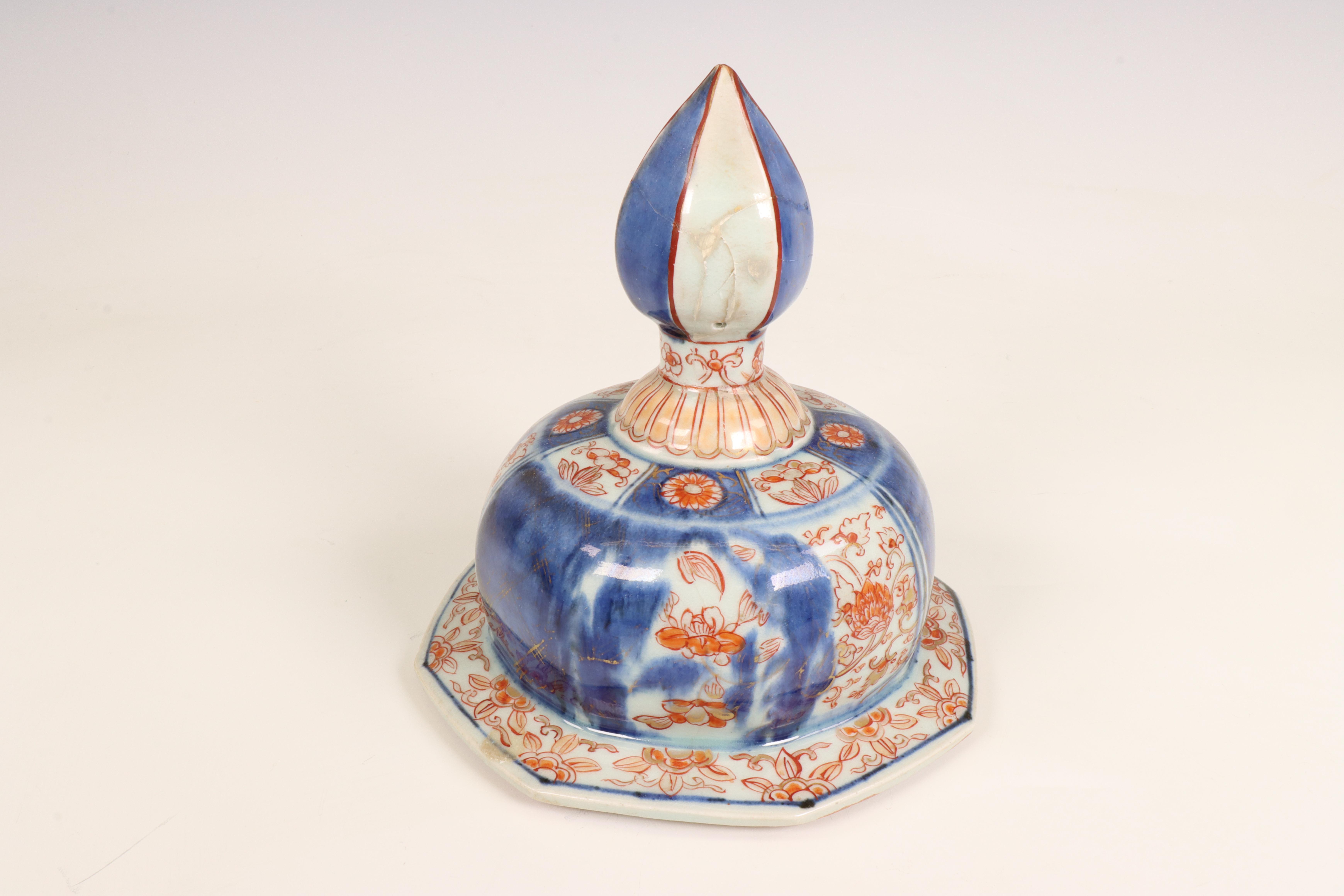 Japan, a pair of octagonal Imari porcelain baluster jars and covers, 17th-18th century, - Image 6 of 6