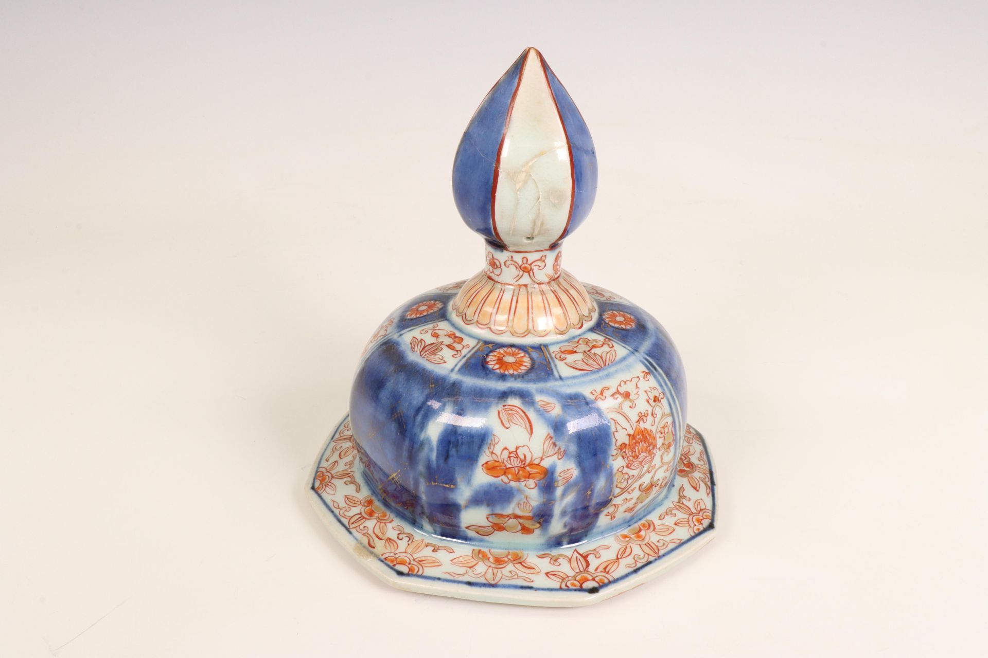 Japan, a pair of octagonal Imari porcelain baluster jars and covers, 17th-18th century, - Image 6 of 6