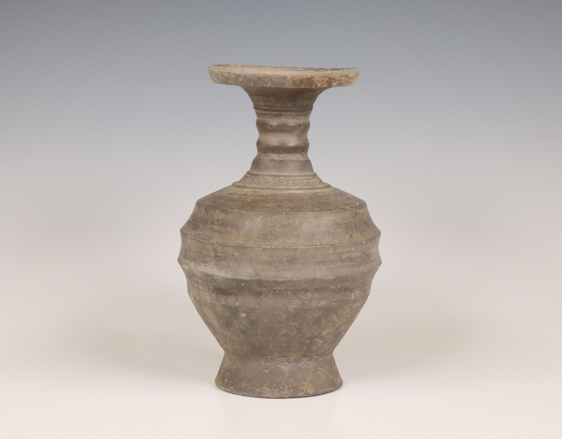 China, grey pottery vase , probably Han dynasty (206 BC-220 AD), - Image 4 of 4