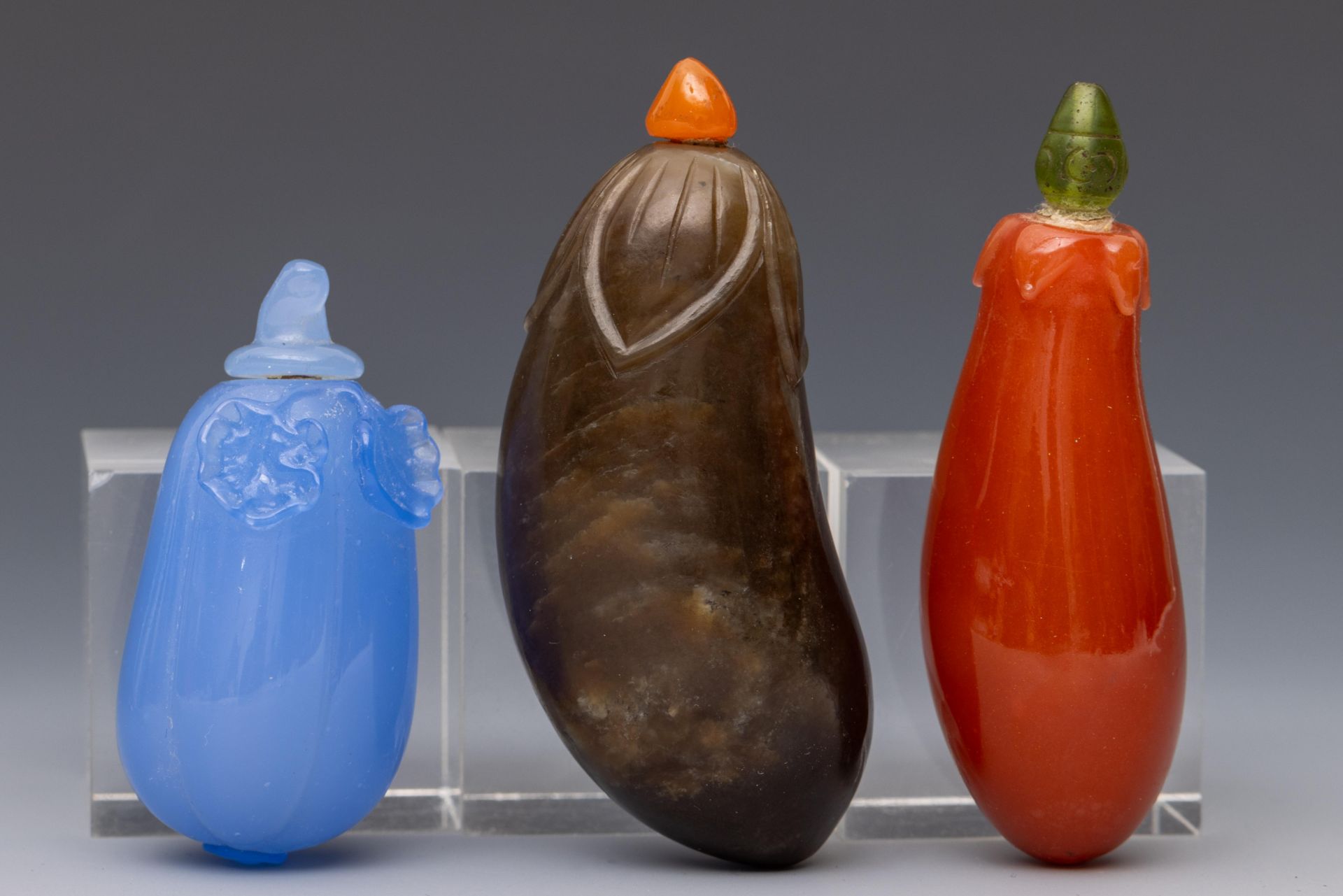 China, two glass and one agate 'gourd' snuff bottles and stoppers, late Qing dynasty (1644-1912), - Image 2 of 2