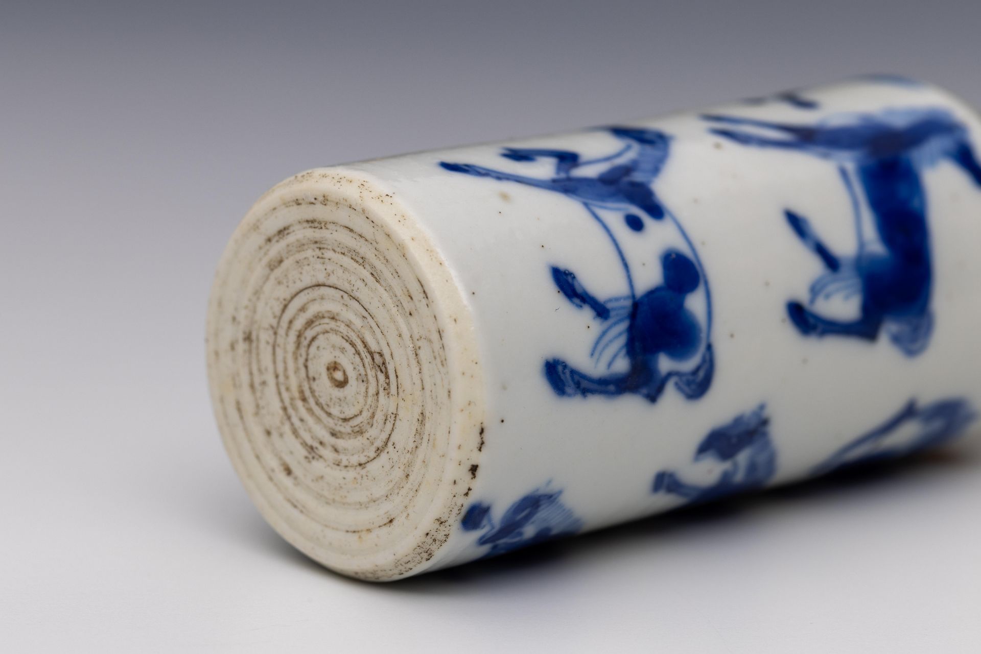 China, a blue and white and iron-red porcelain 'eight horses' snuff bottle and stopper, 19th century - Image 3 of 3