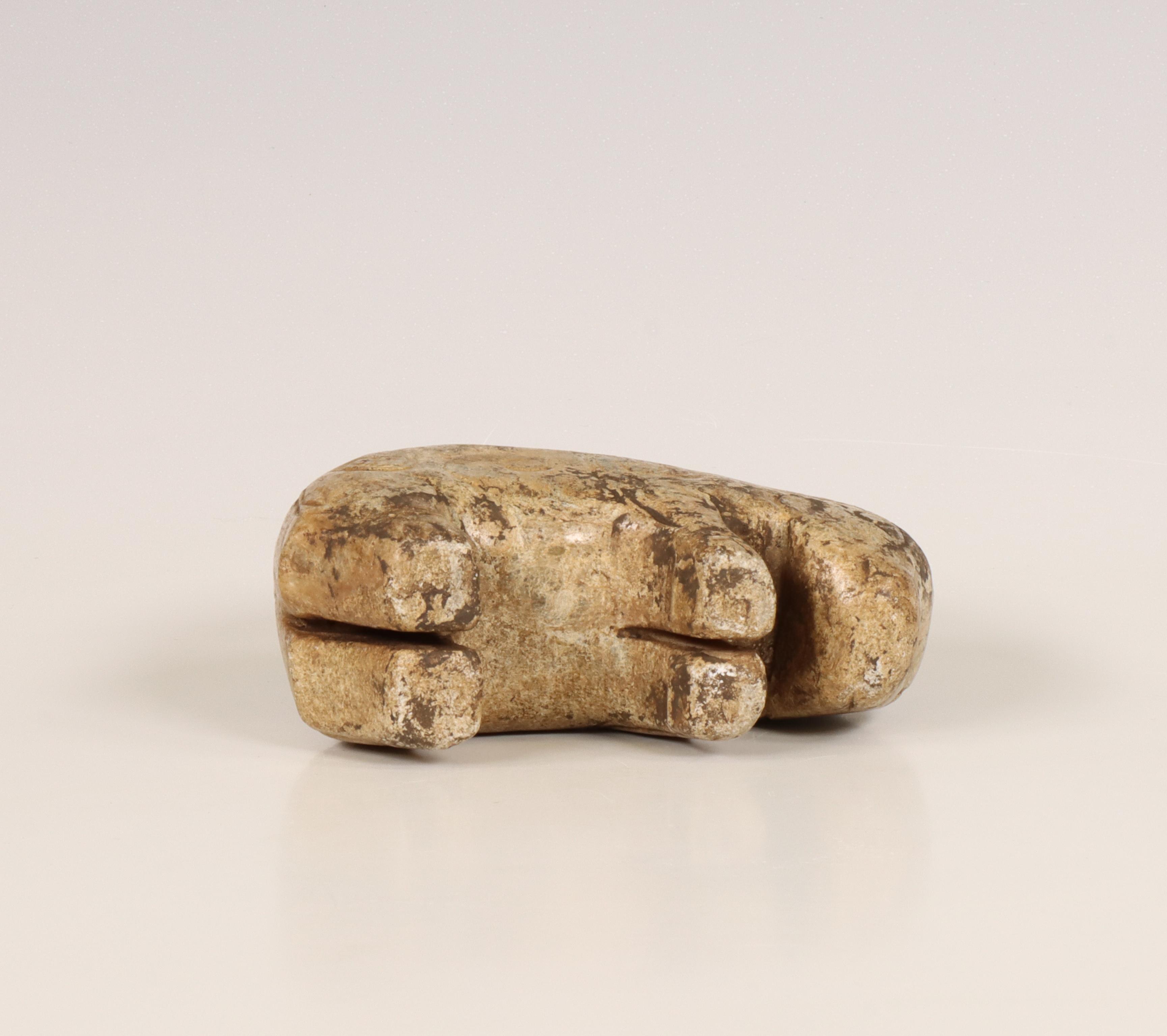 China, jade carving of a bear, possibly Shang dynasty, 11th-12th century BC, - Bild 5 aus 6