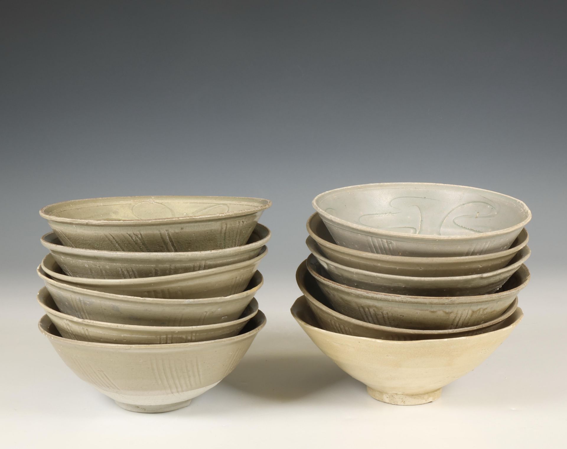 China, collection of twelve celadon-glazed bowls, Northern Song dynasty, 10th-12th century, - Bild 4 aus 5