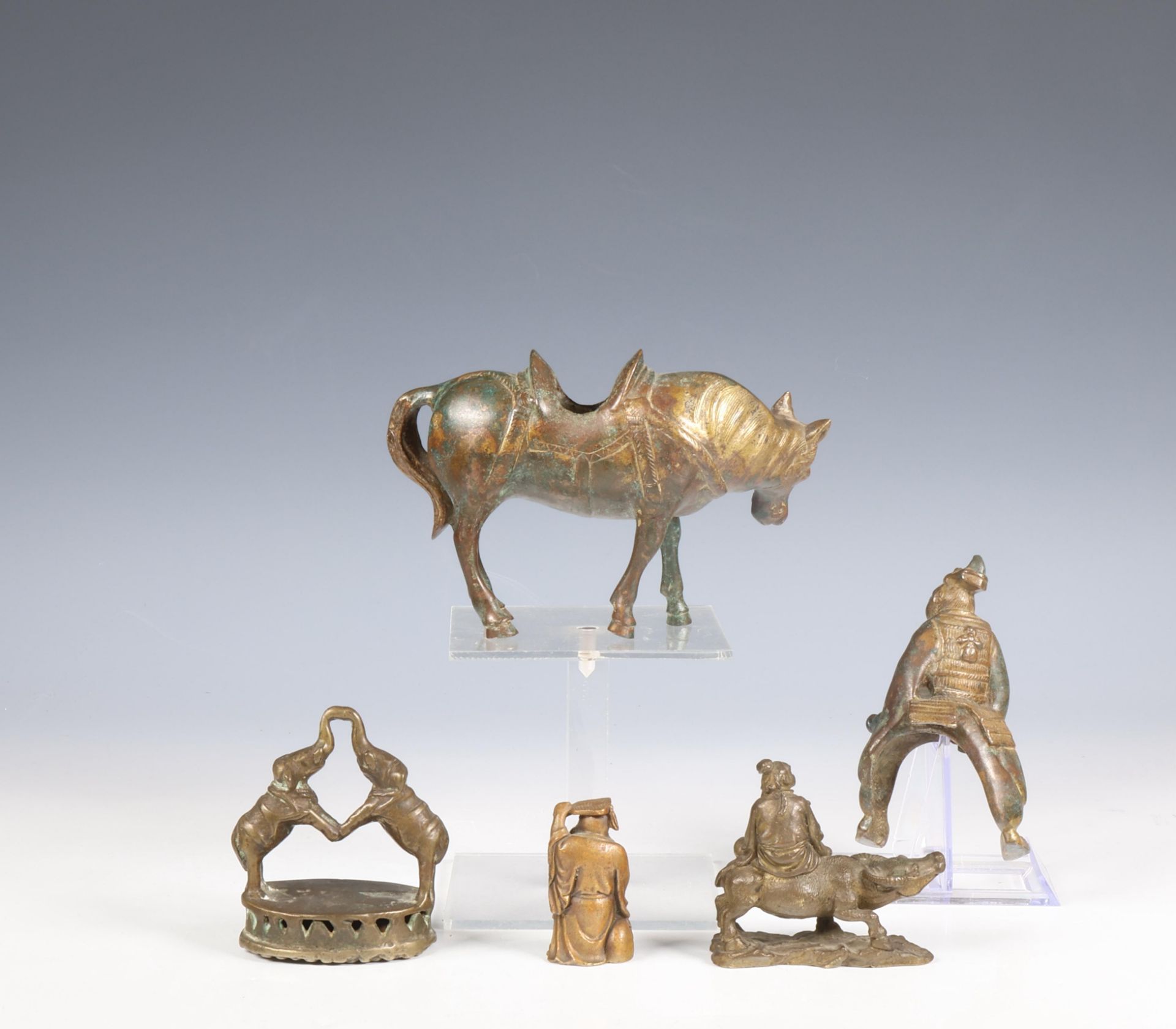 China, two bronze figures of Wise man on a horse and a buffalo, a smaller messing figure of a Chines - Bild 2 aus 2