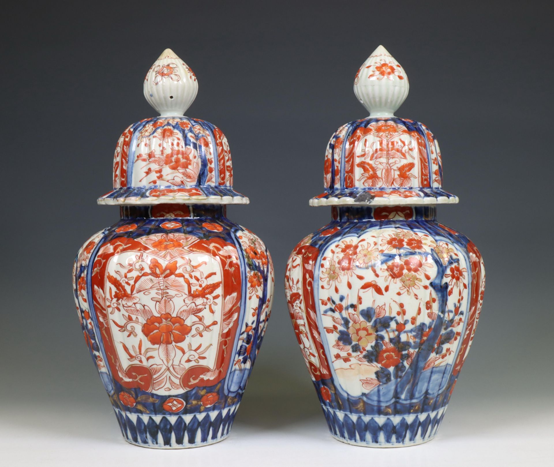 Japan, a pair of Imari porcelain baluster vases and covers, Meiji period (1868-1916),