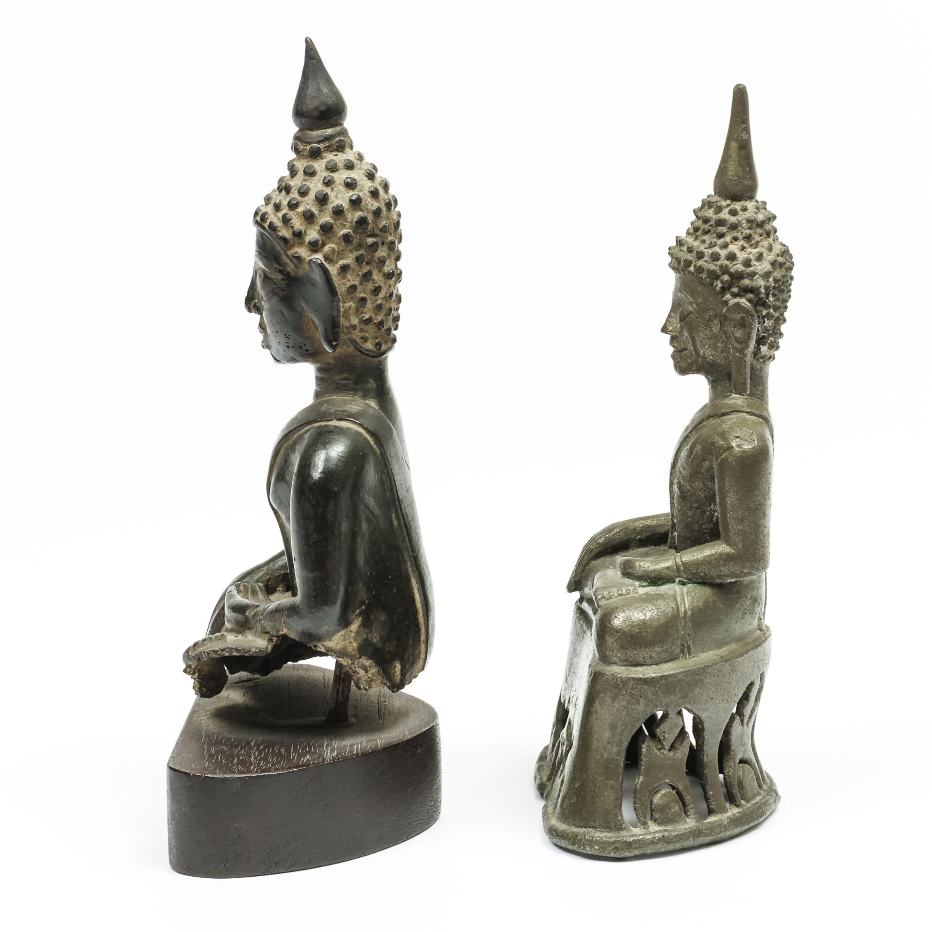 North Thailand, a bronze Buddha Sakyamuni seated on a throne, 17th century and Thailand, bronze Budd - Bild 2 aus 5