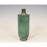 Japan, green patinated bronze vase, signed Hasuda Shugoro (1915-2010),