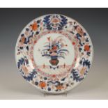 Japan, an Imari porcelain dish, 17th/ 18th century,