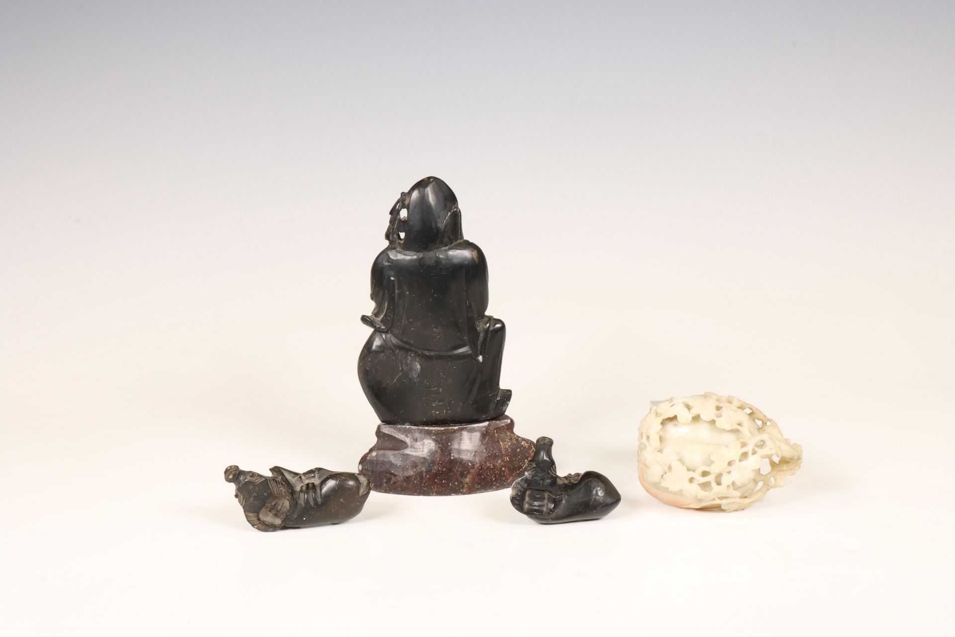 China, collection of soapstone carvings, 19th century, - Bild 2 aus 2