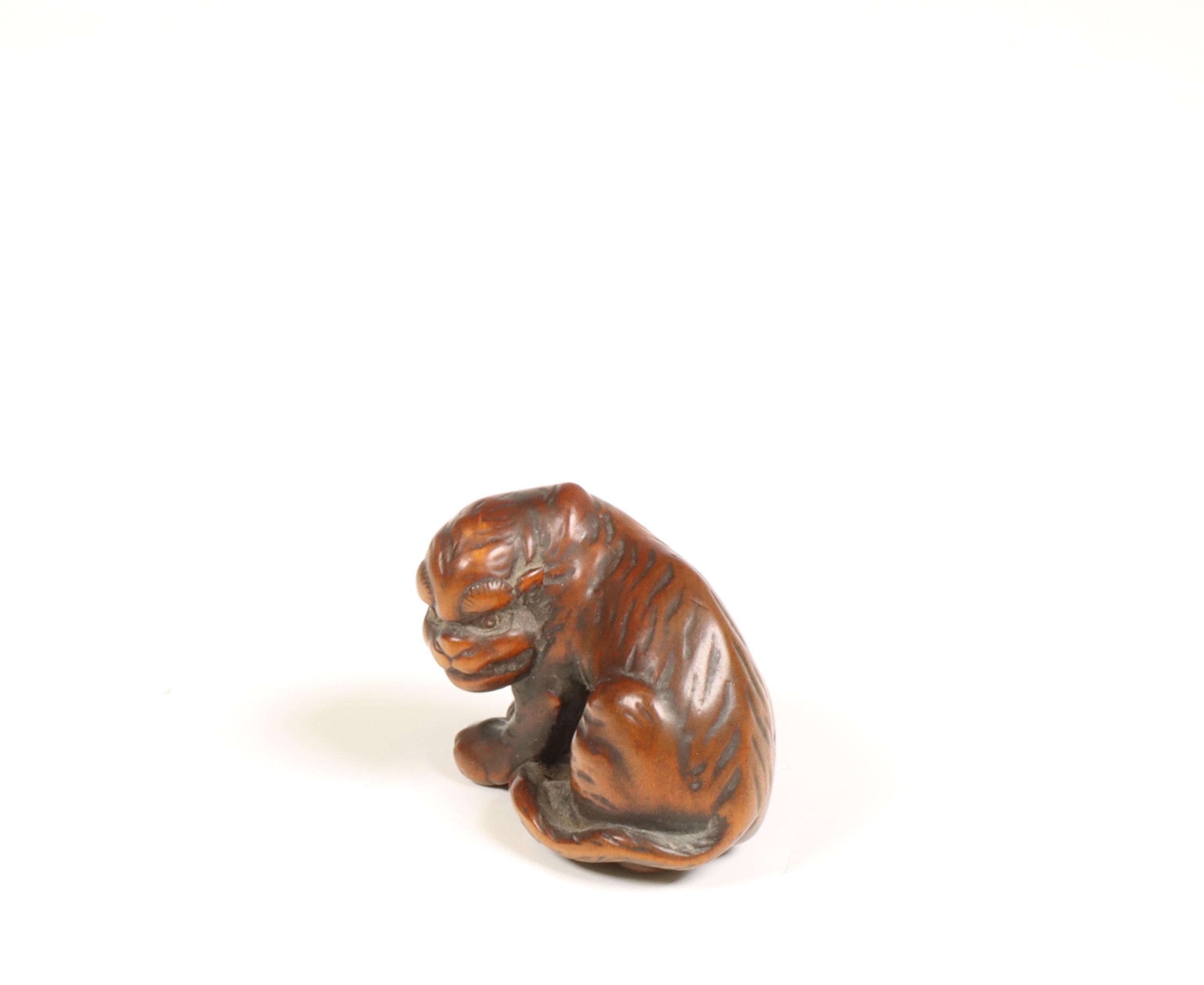 Japan, boxwood netsuke, 'Tiger', Edo period (1615-1868); - Image 5 of 5