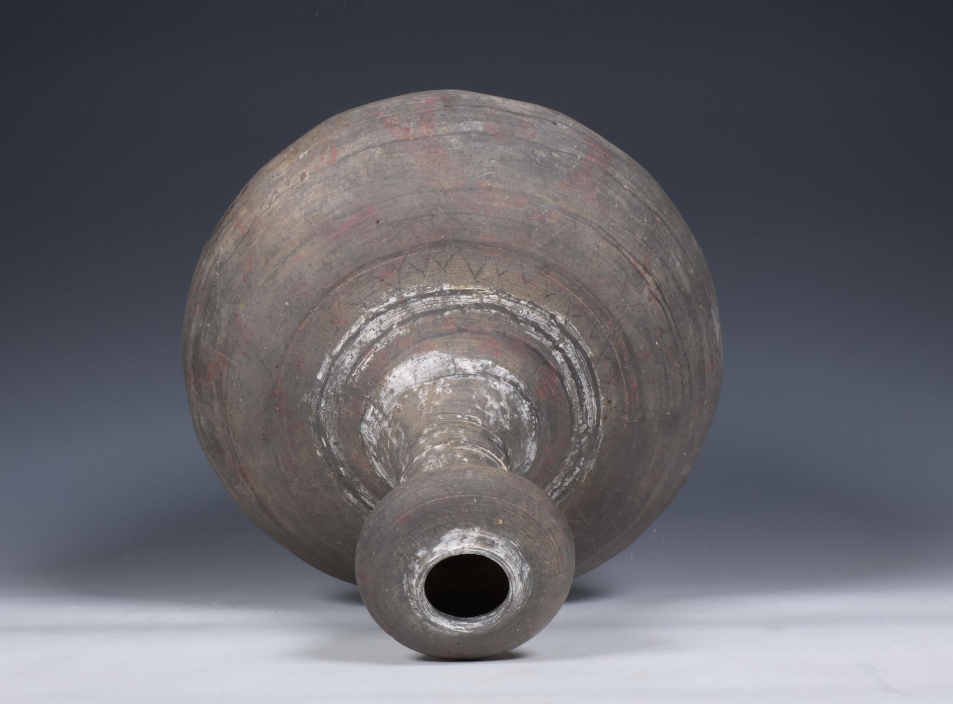 China, grey earthenware garlic-head vase, Han dynasty (206 BC- 220 AD), - Image 4 of 6