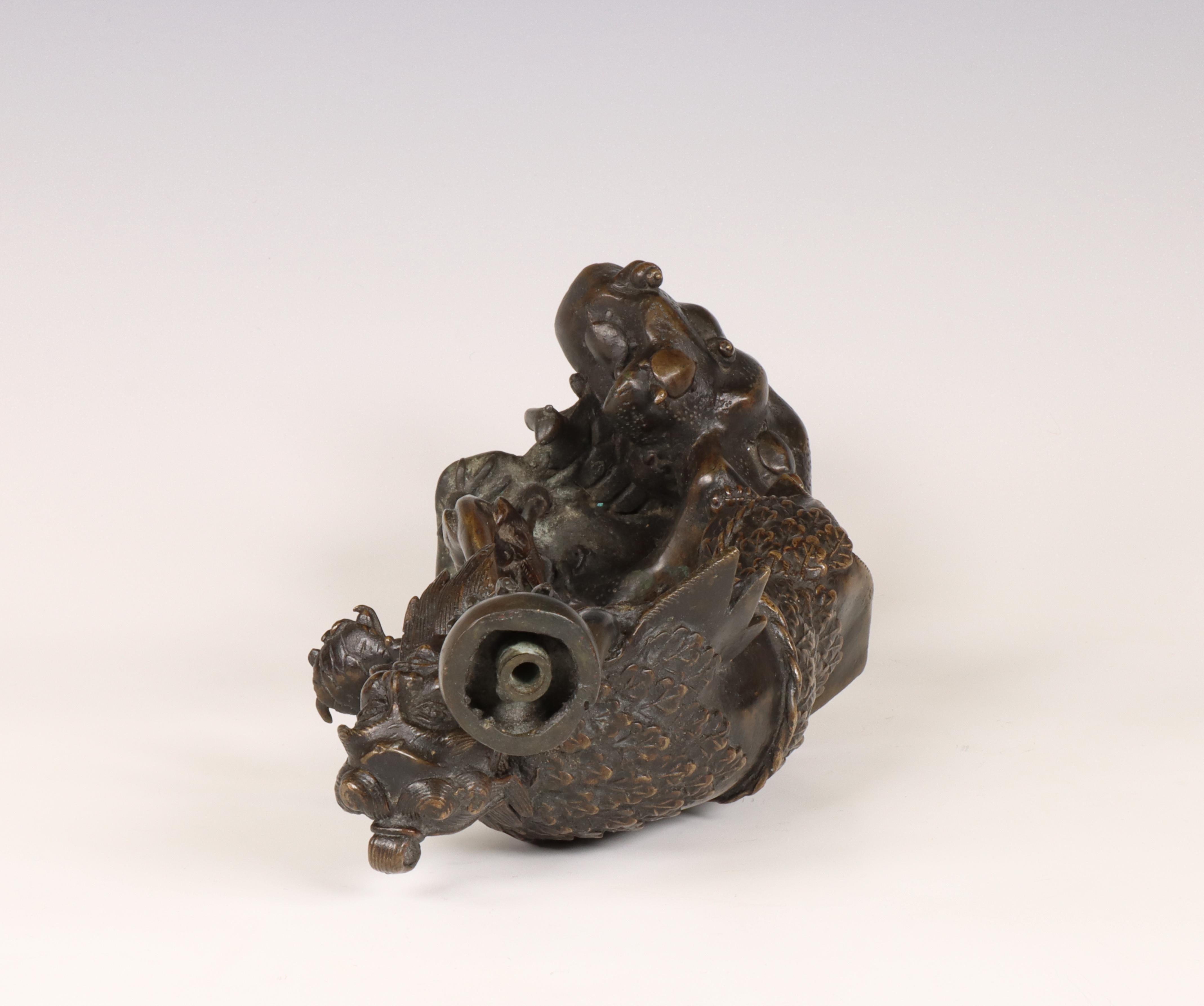 China, a bronze incense holder in the shape of an immortal, Ming dynasty, 17th century, - Image 4 of 6