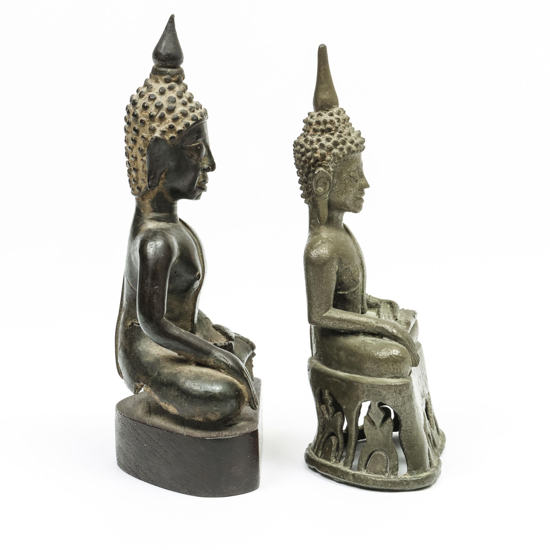 North Thailand, a bronze Buddha Sakyamuni seated on a throne, 17th century and Thailand, bronze Budd - Bild 4 aus 5