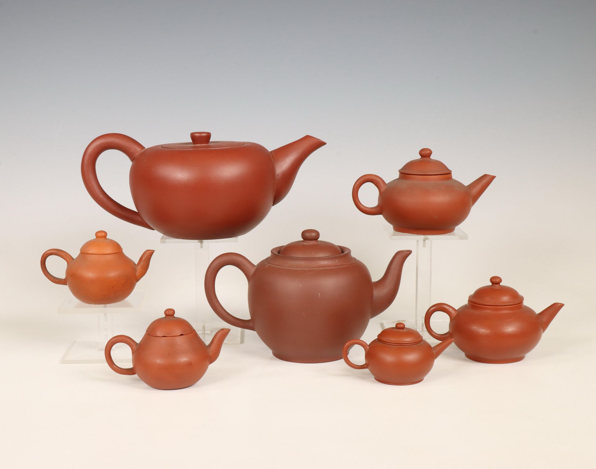 China, collection of Yixing earthenware teapots and covers, 19th-20th century, - Bild 3 aus 3