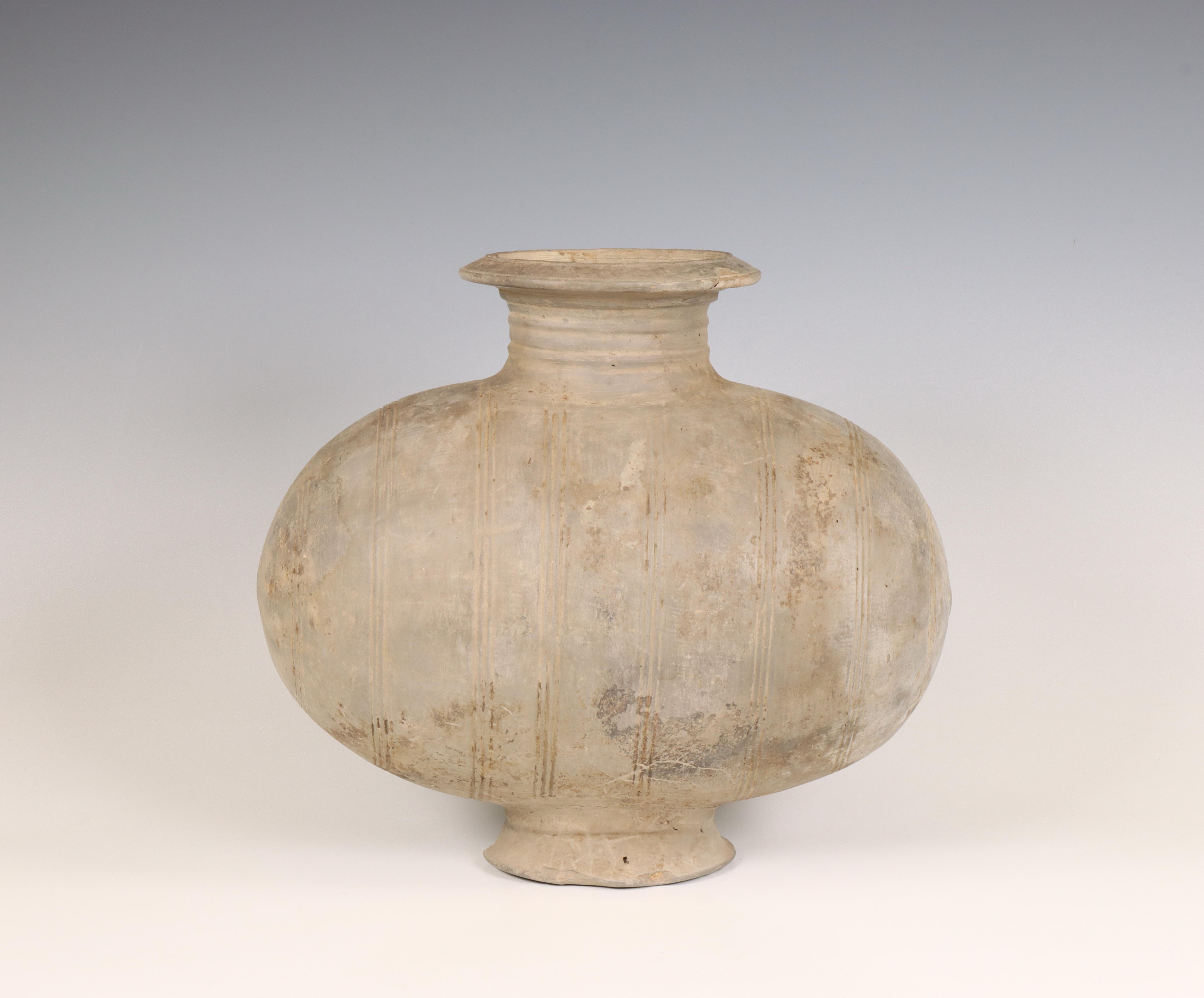 China, grey earthenware cocoon vase, Han dynasty (206 BC-220 AD), - Image 2 of 6