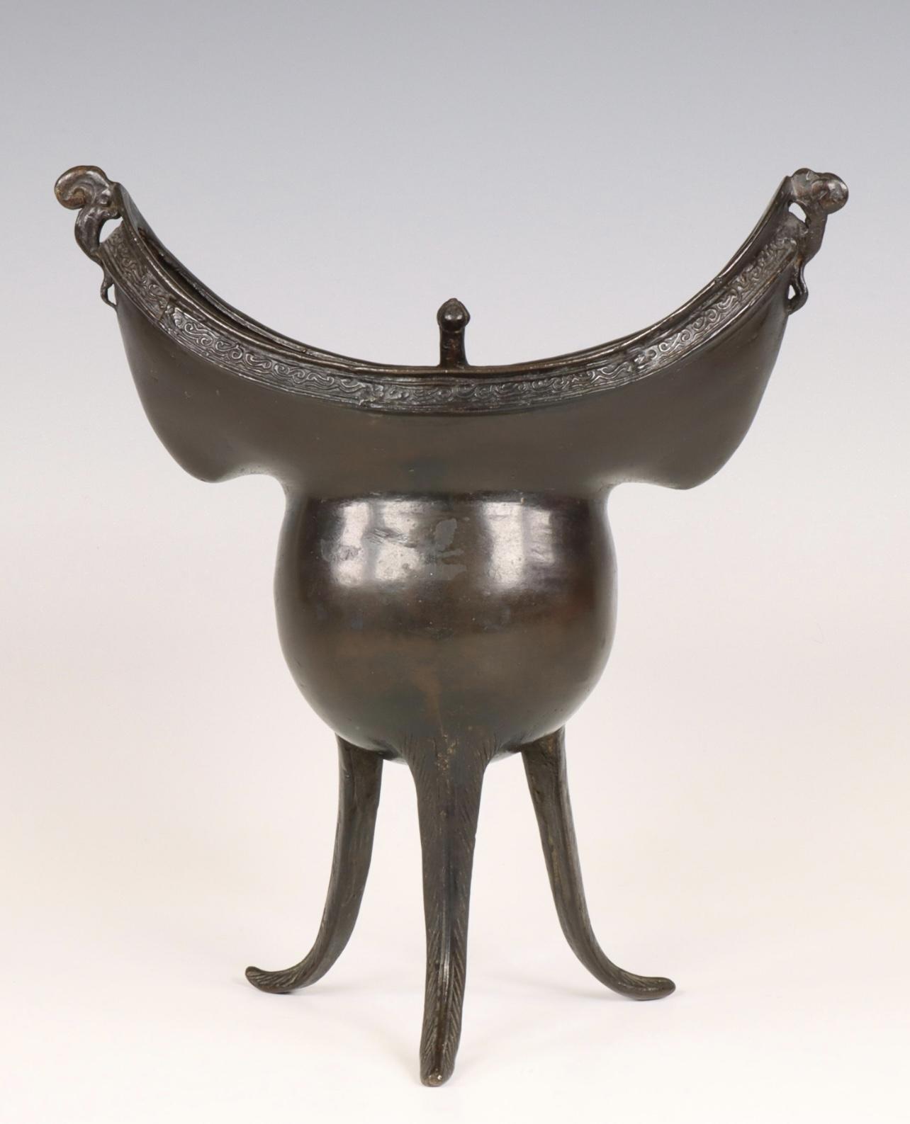 China, a bronze tripod ritual wine vessel, yue, Yuan or early Ming dynasty, 14th/ 15th century, - Image 5 of 5