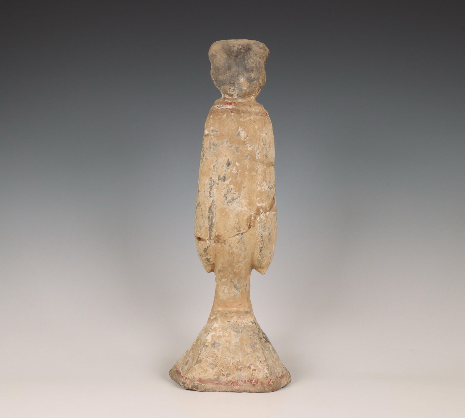 China, pottery model of a standing lady, probably Han dynasty (206 BC-220 AD), - Bild 2 aus 6