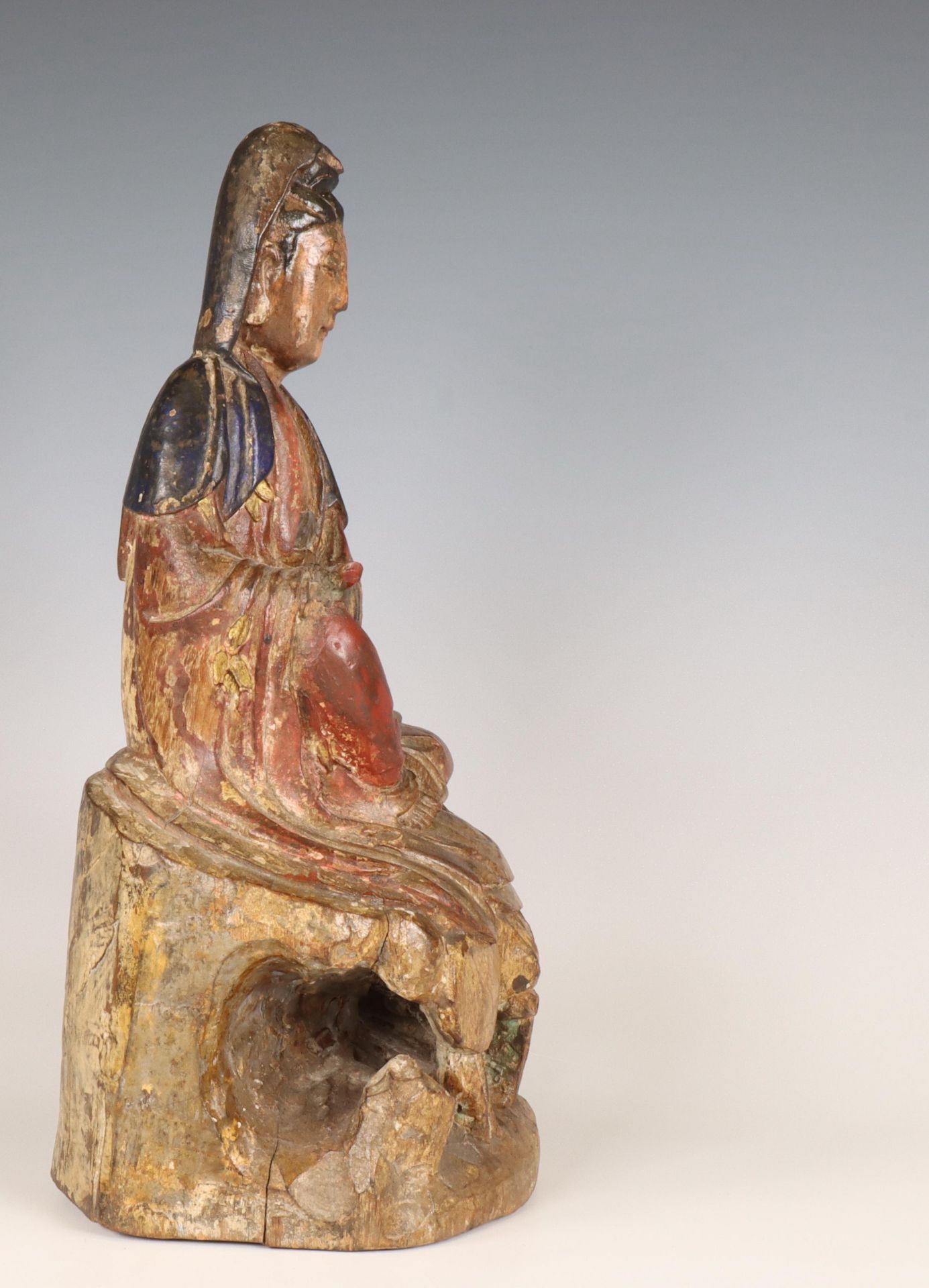 China, polychrome painted wooden figure of Guanyin, ca. 1900, - Bild 3 aus 5