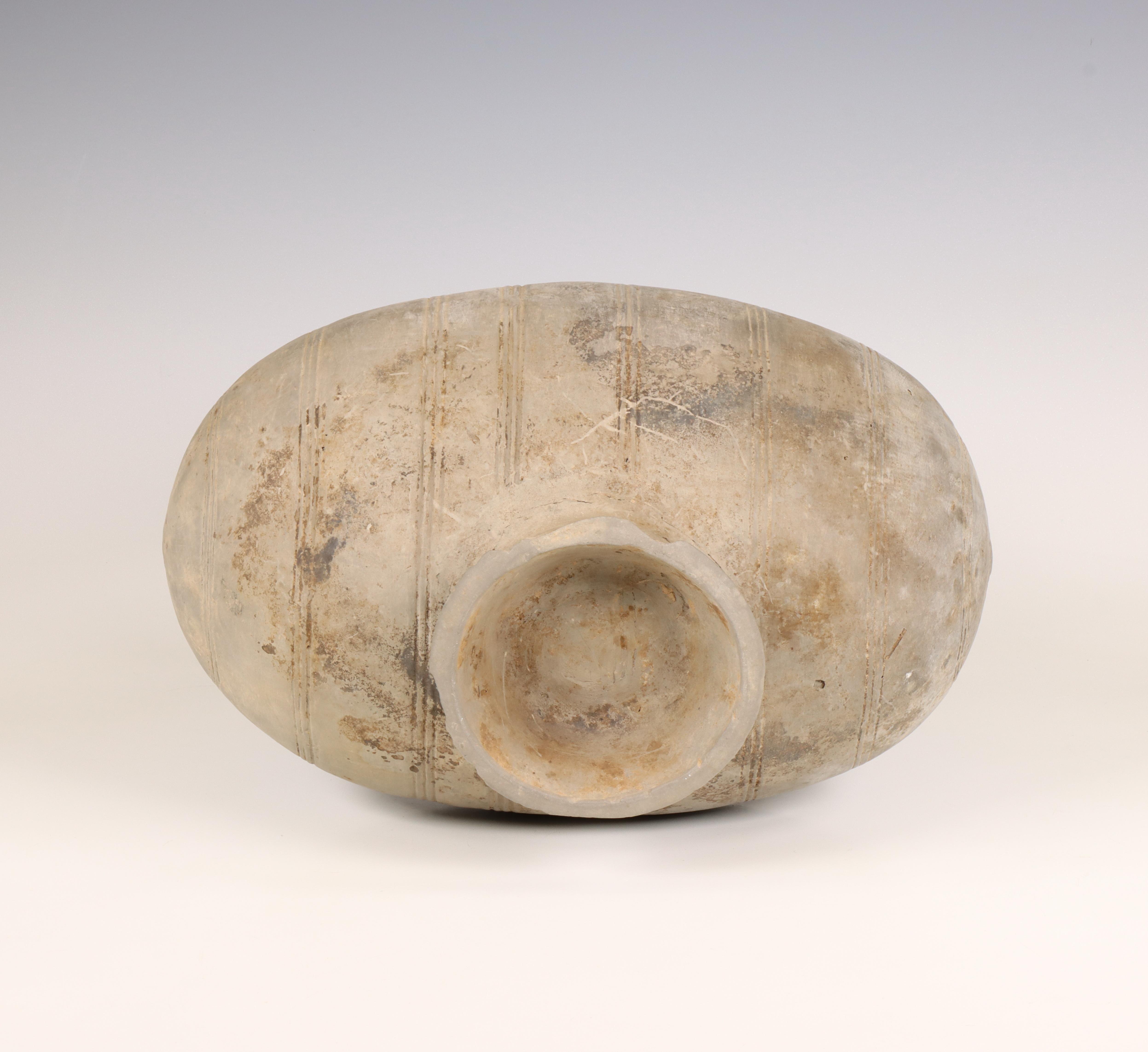 China, grey earthenware cocoon vase, Han dynasty (206 BC-220 AD), - Image 5 of 6