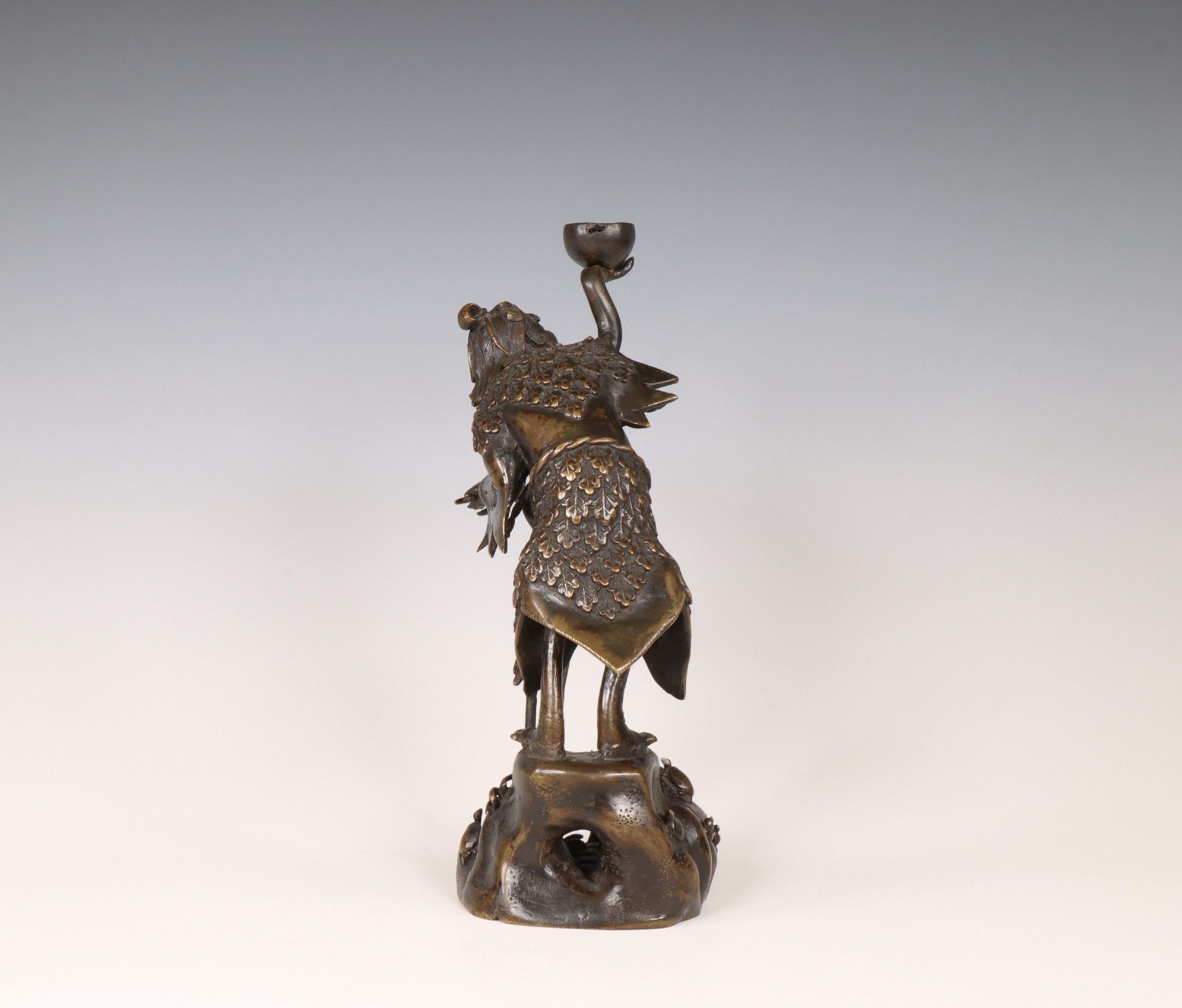 China, a bronze incense holder in the shape of an immortal, Ming dynasty, 17th century, - Bild 2 aus 6