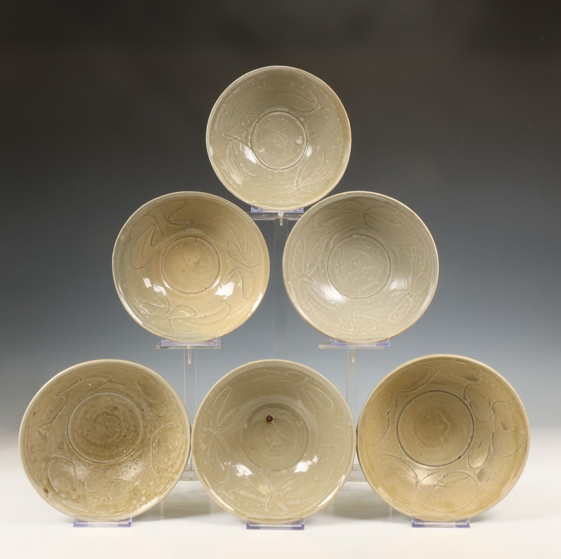 China, collection of eighteen celadon-glazed bowls, Northern Song dynasty, 10th-12th century, - Bild 5 aus 7