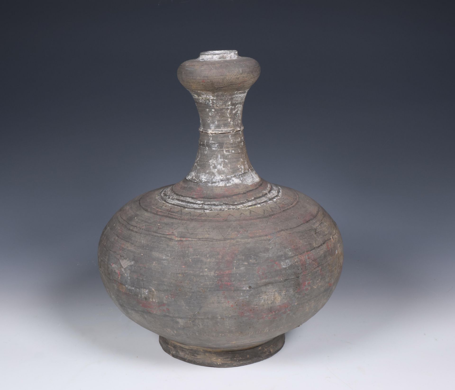 China, grey earthenware garlic-head vase, Han dynasty (206 BC- 220 AD),
