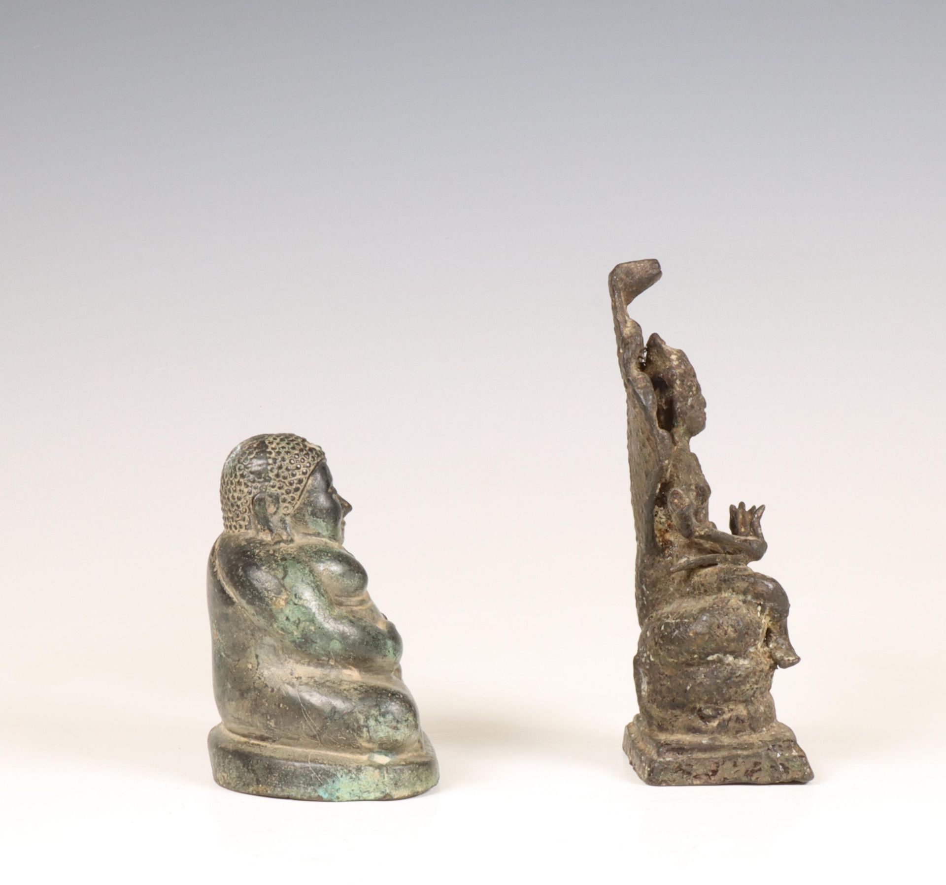 Thailand, a bronze scultpure of a seated Sangkachai Buddha, ca. 19th century and a Buddha Muchalinda - Bild 5 aus 5