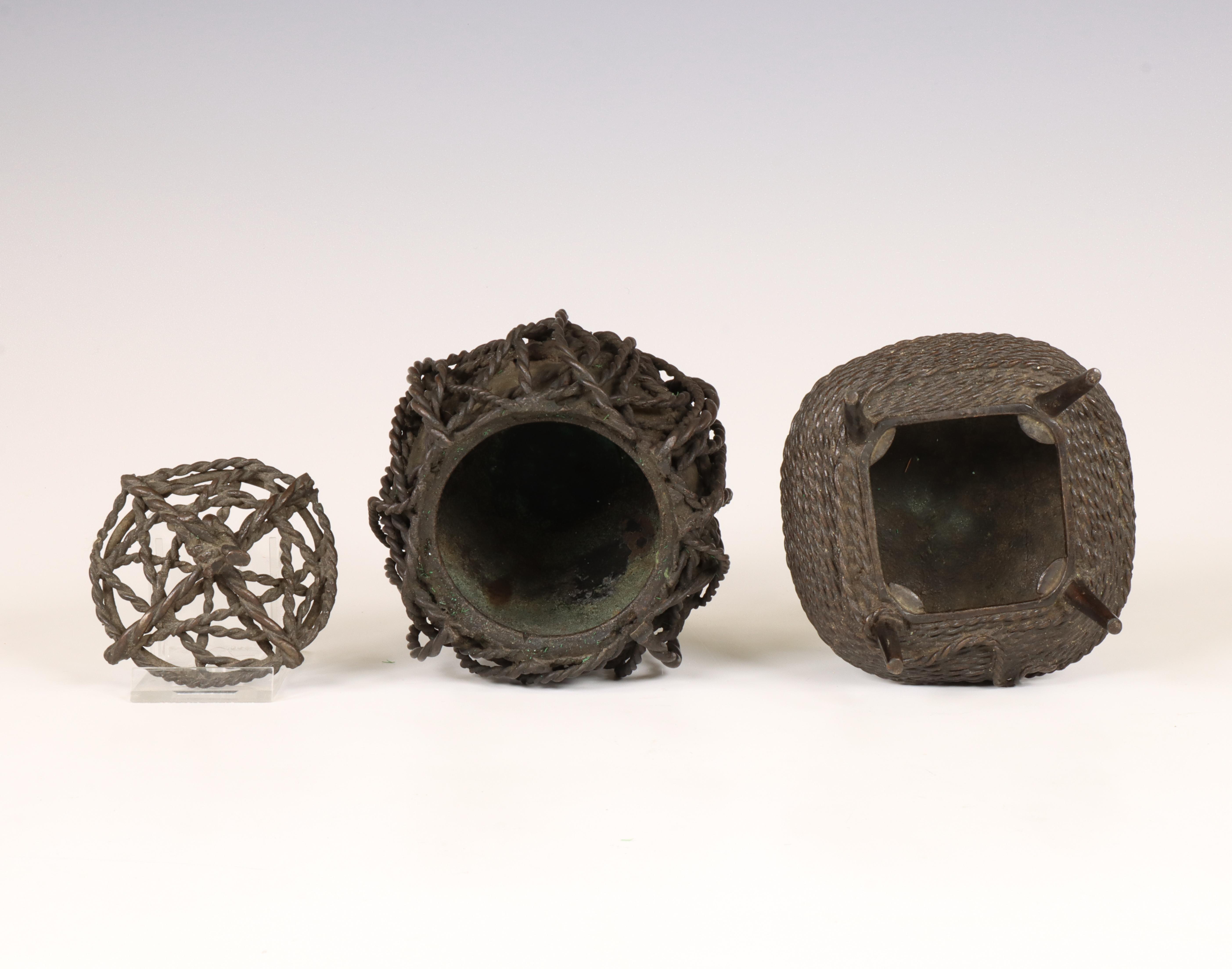 China, two bronze censers, 19th/ 20th century, - Image 3 of 3