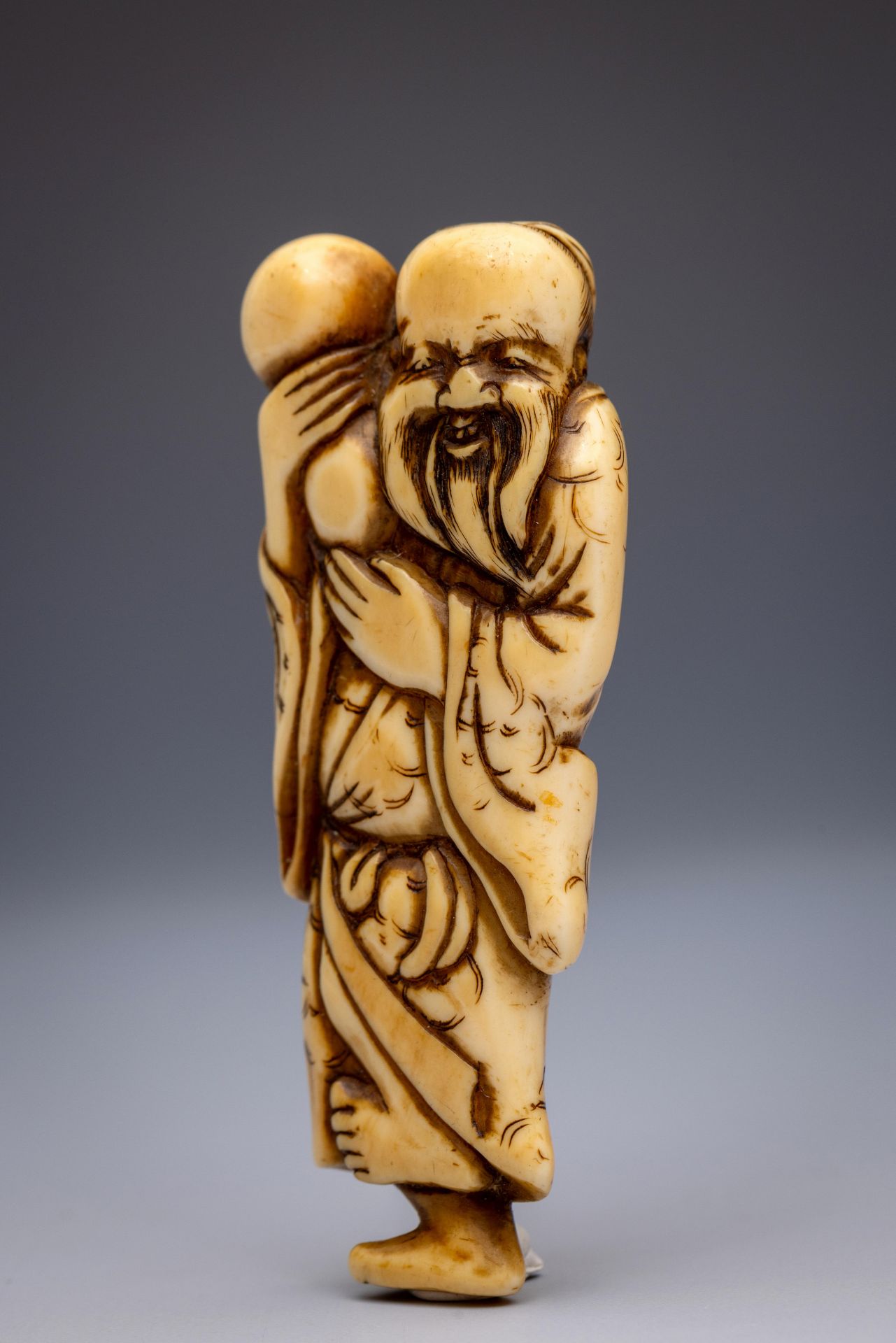 Japan, an ivory netsuke, Edo period (1603-1868), ca. 1800,