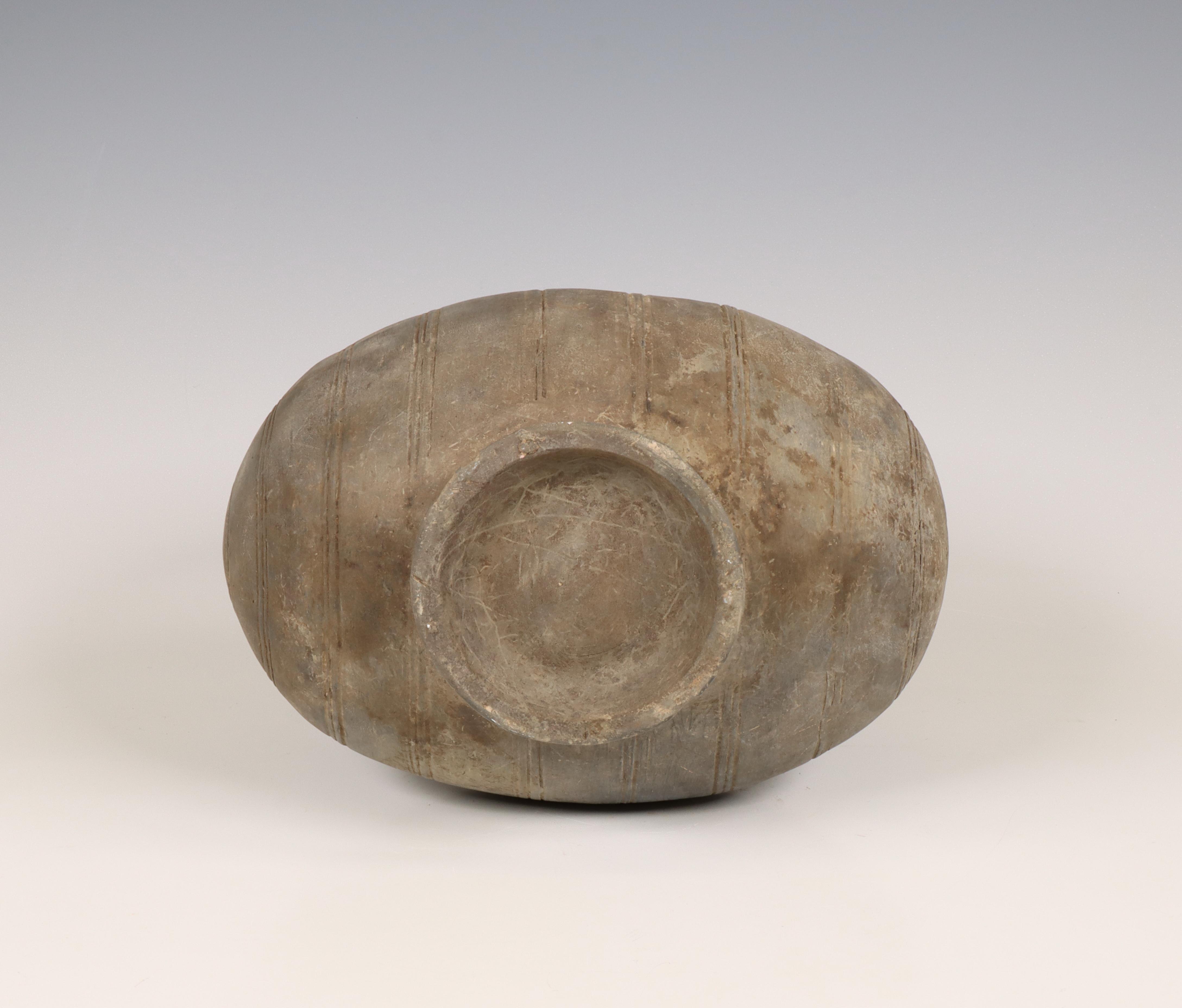 China, grey earthenware cocoon vase, Han dynasty (206 BC-220 AD), - Image 5 of 6