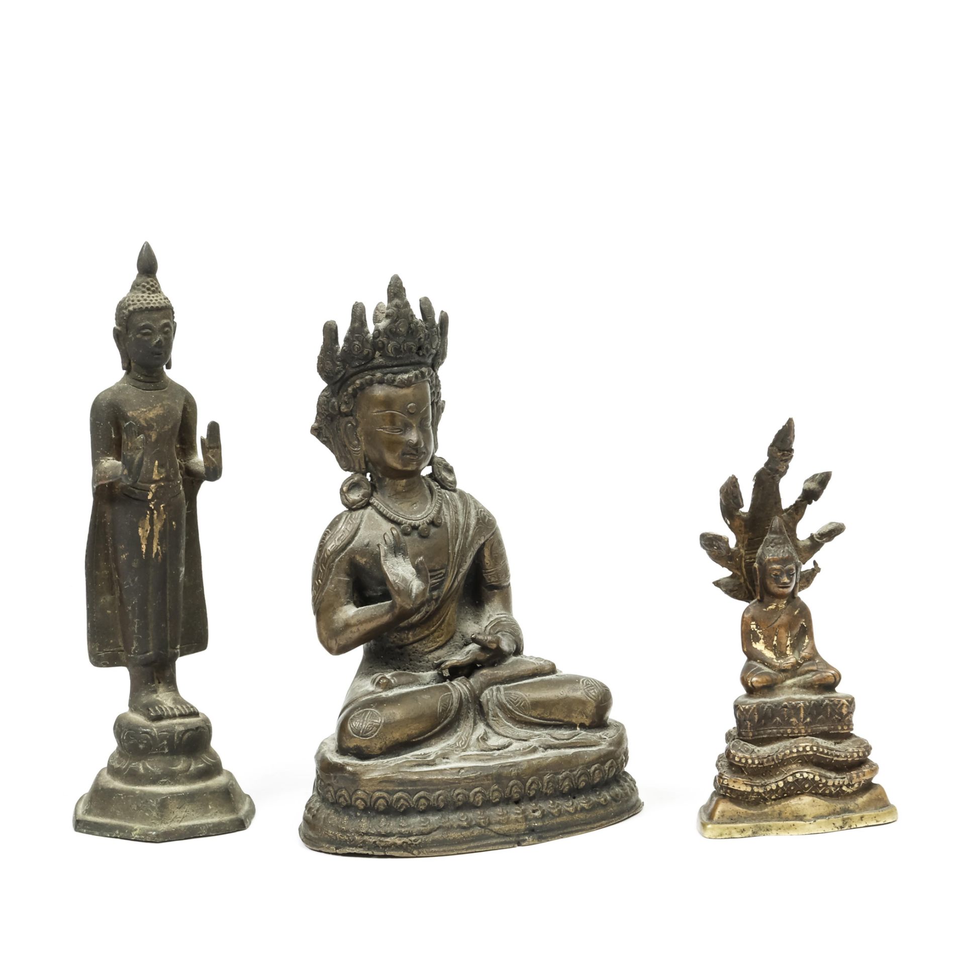 Thailand, a bronze figure of Buddha Muchalinda and a standing figure of Buddha and Sino-Tibet, a sea - Bild 4 aus 4