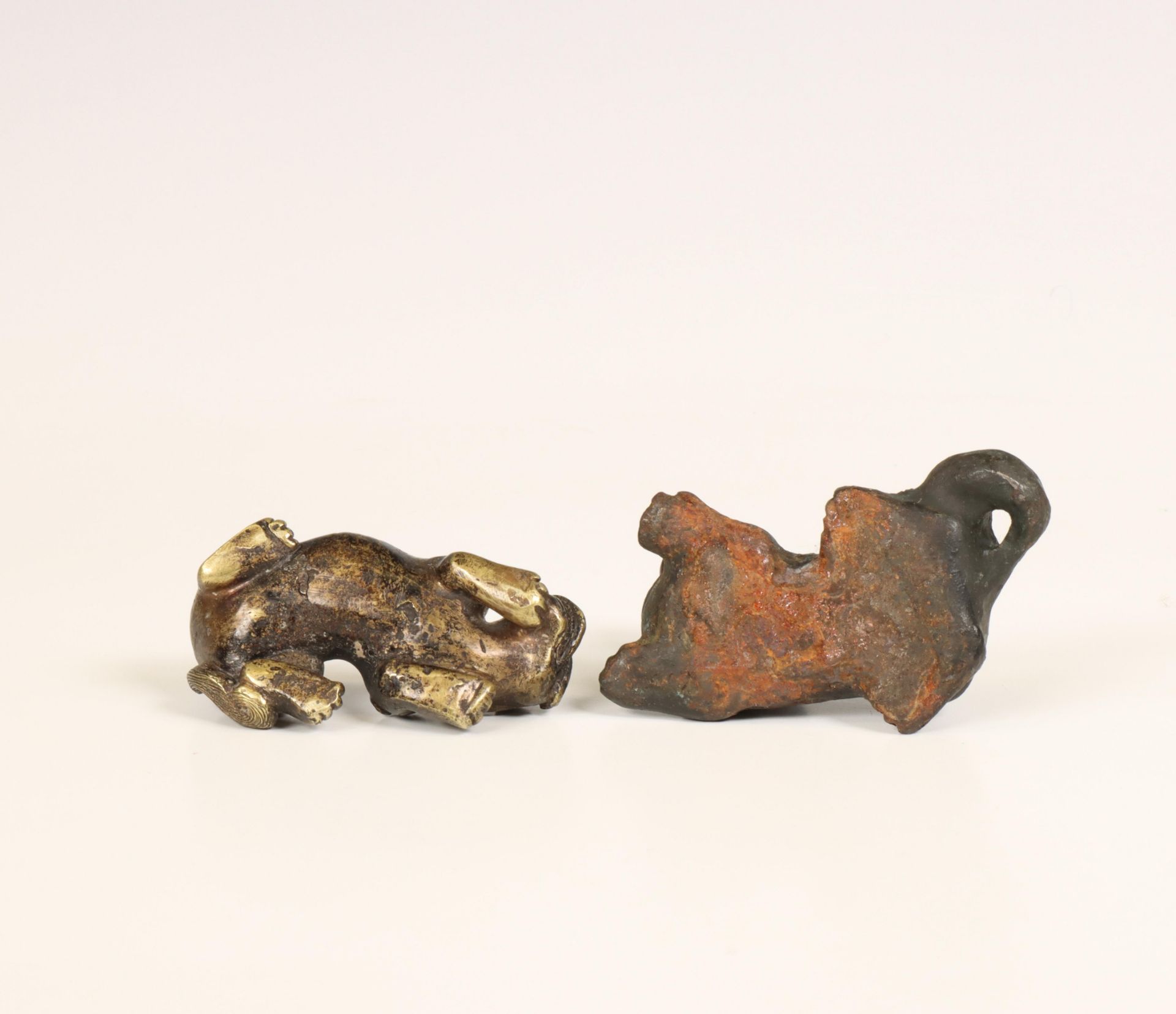 China, two bronze scroll weights, Qing dynasty (1644-1912), - Bild 3 aus 4