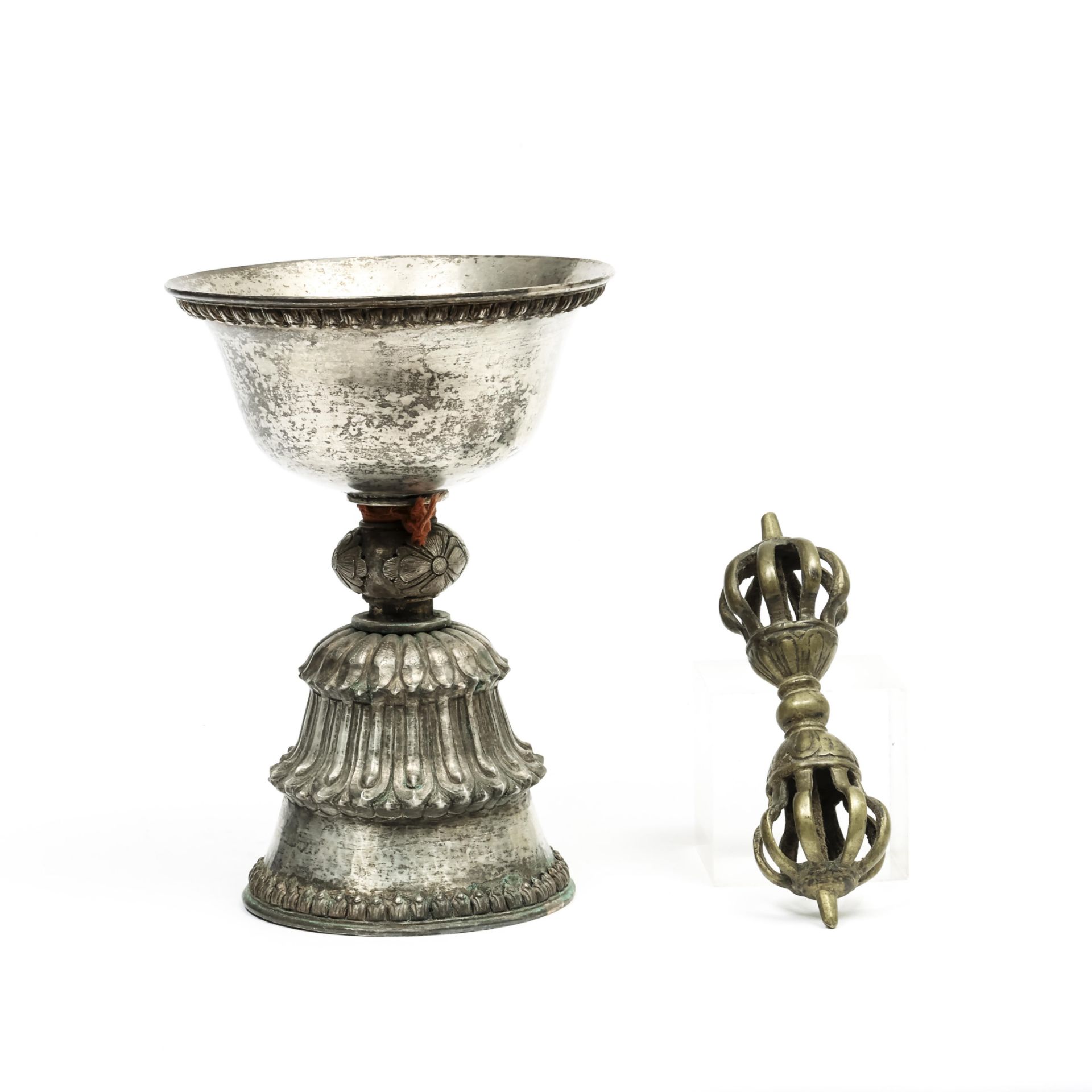 Tibet, a silver alloy butter lamp and a bronze dorje, 19th century; - Bild 4 aus 4