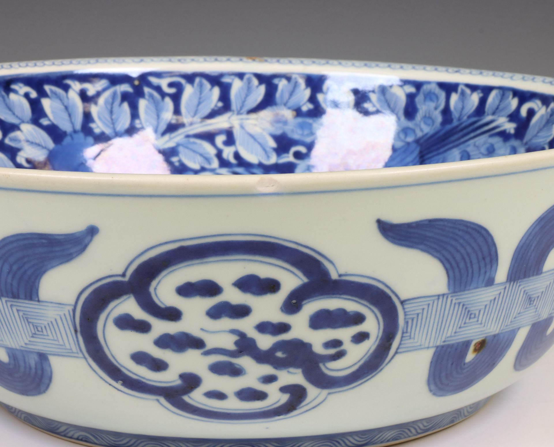 Japan, large blue and white porcelain Arita bowl, ca. 1900, - Bild 3 aus 4