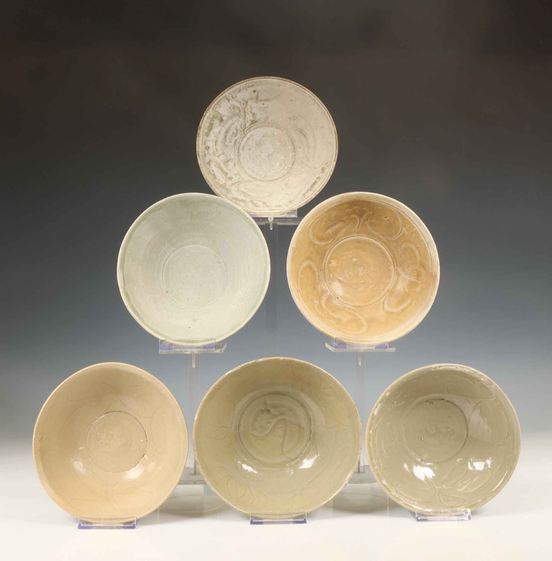 China, collection of eighteen celadon-glazed bowls, Northern Song dynasty, 10th-12th century, - Bild 3 aus 7