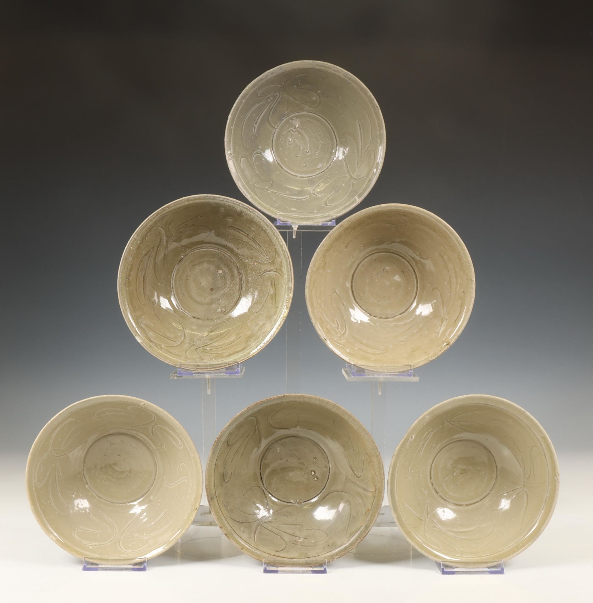 China, collection of twelve celadon-glazed bowls, Northern Song dynasty, 10th-12th century, - Bild 2 aus 5