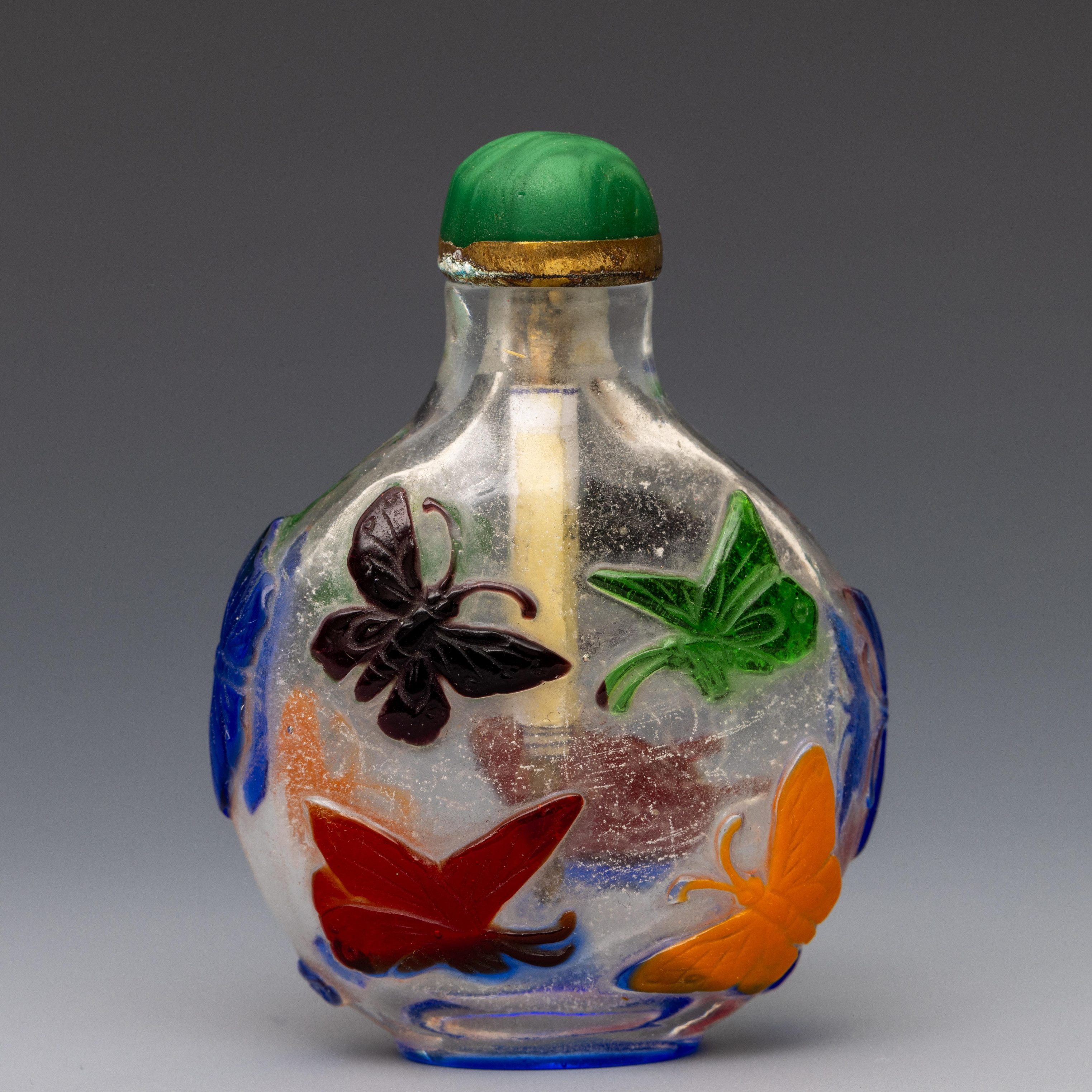 China, a five-colour overlay glass 'butterfly' snuff bottle and stopper, 19th century, - Image 2 of 2