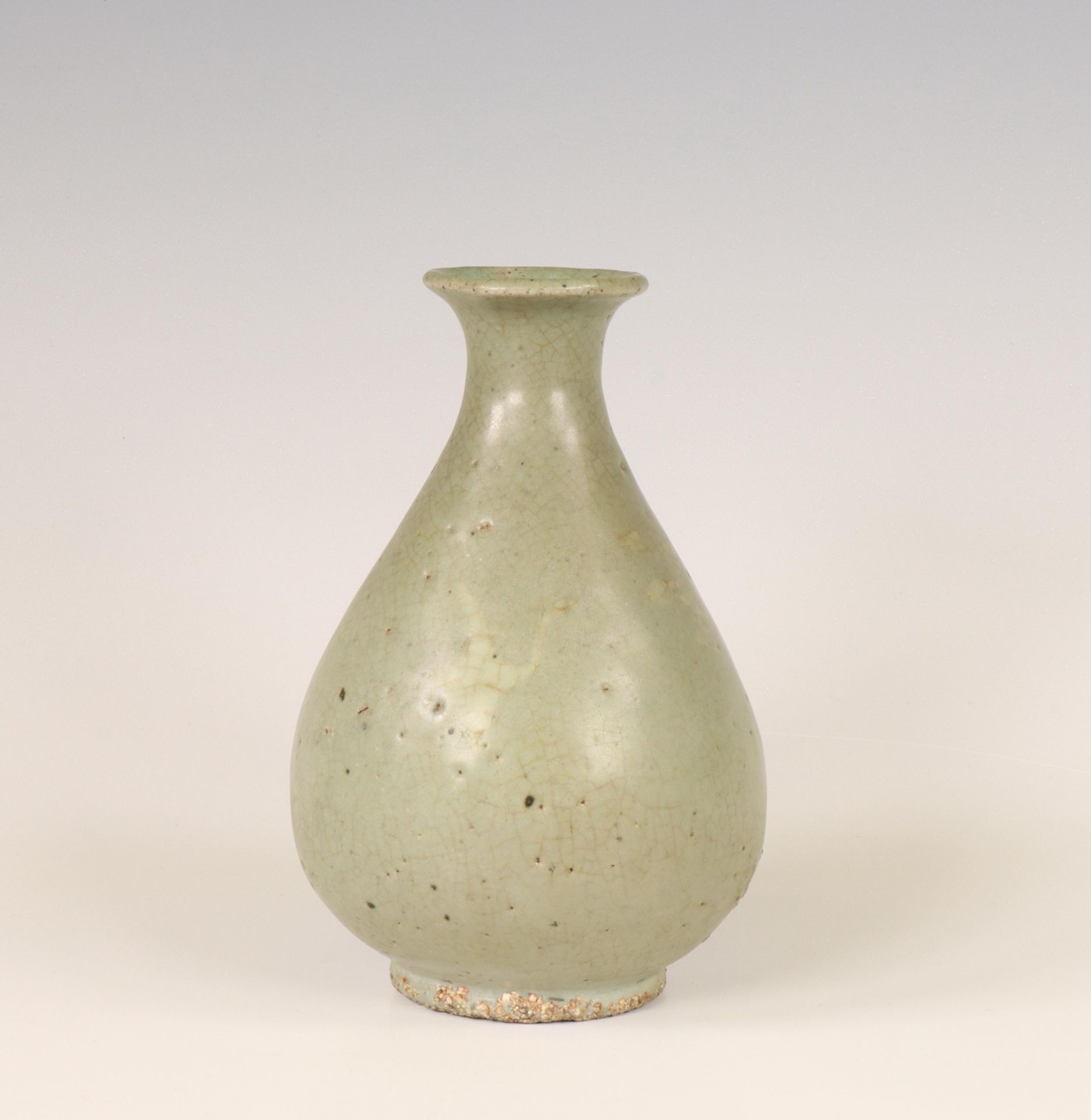 Korea, celadon-glazed vase, late Goryo/ early Joseon dynasty, 14th-15th century,