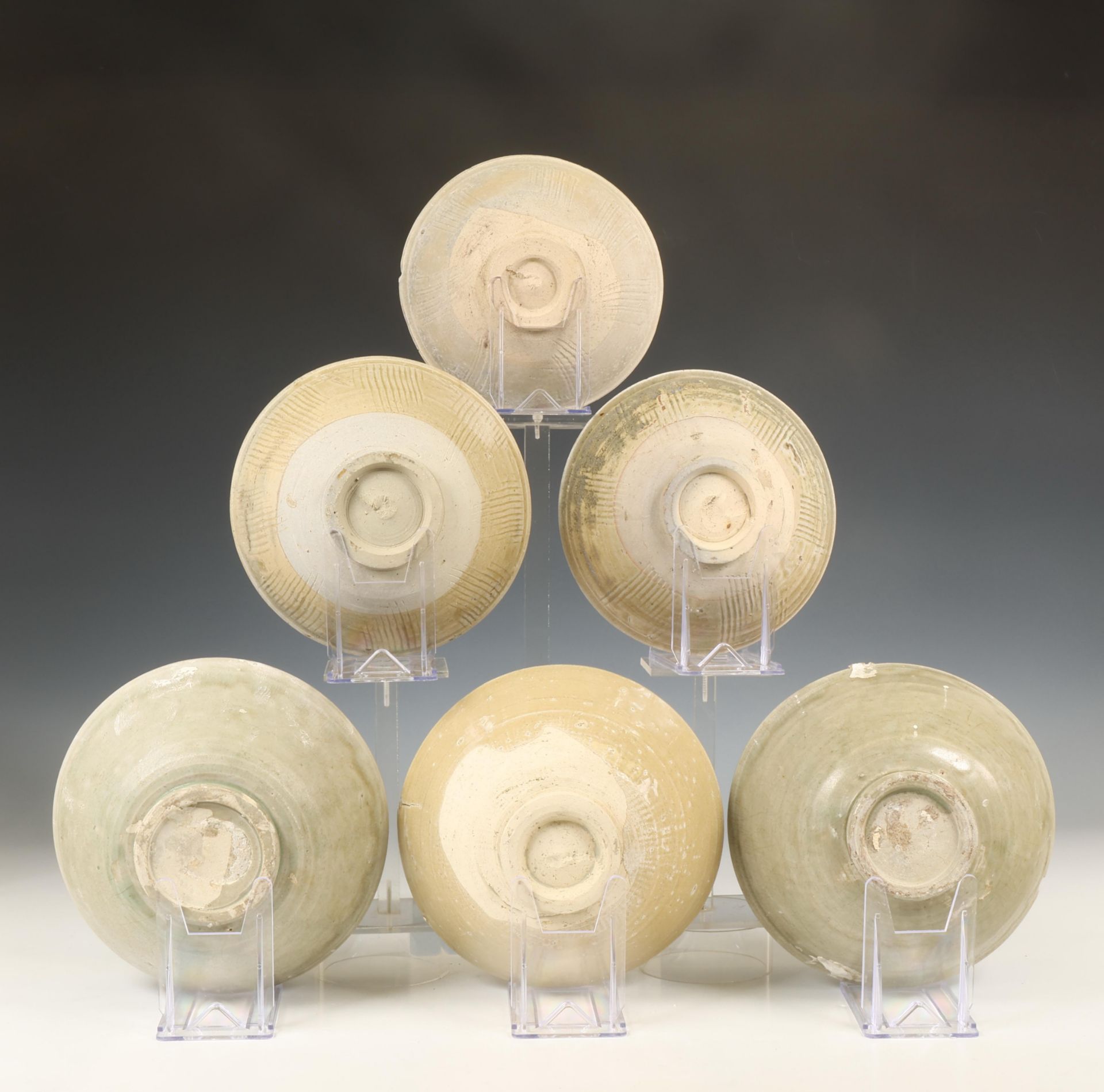 China, collection of eighteen celadon-glazed bowls, Northern Song dynasty, 10th-12th century, - Bild 2 aus 7