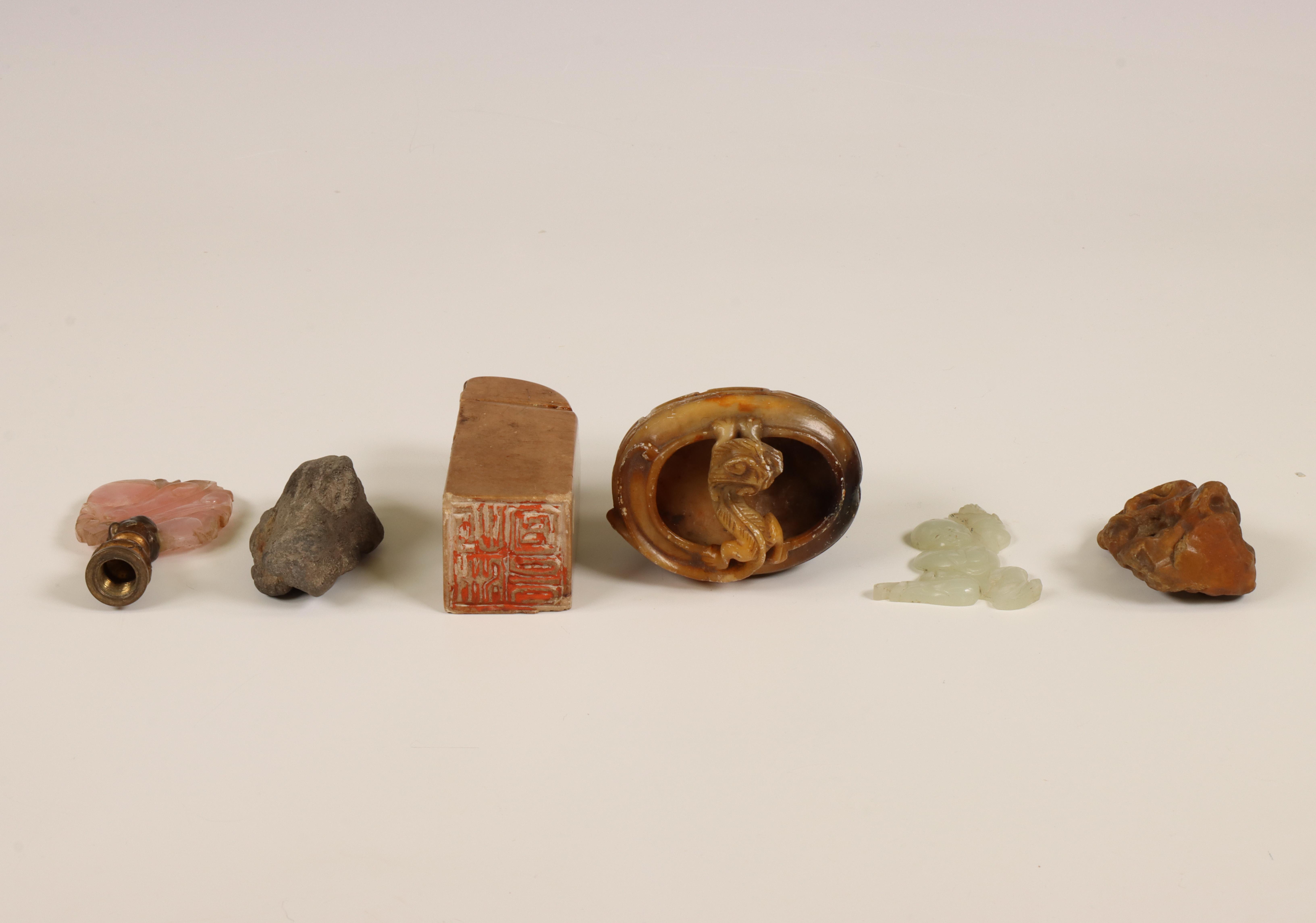 China, a collection of jade and hardstone objects, Qing dynasty (1644-1912), - Image 2 of 3