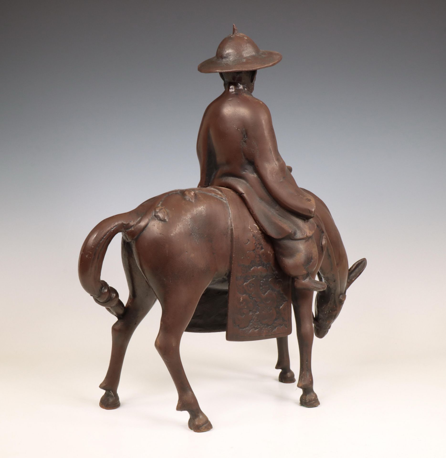 China, a bronze model of a scholar riding a horse, 20th century, - Bild 2 aus 2