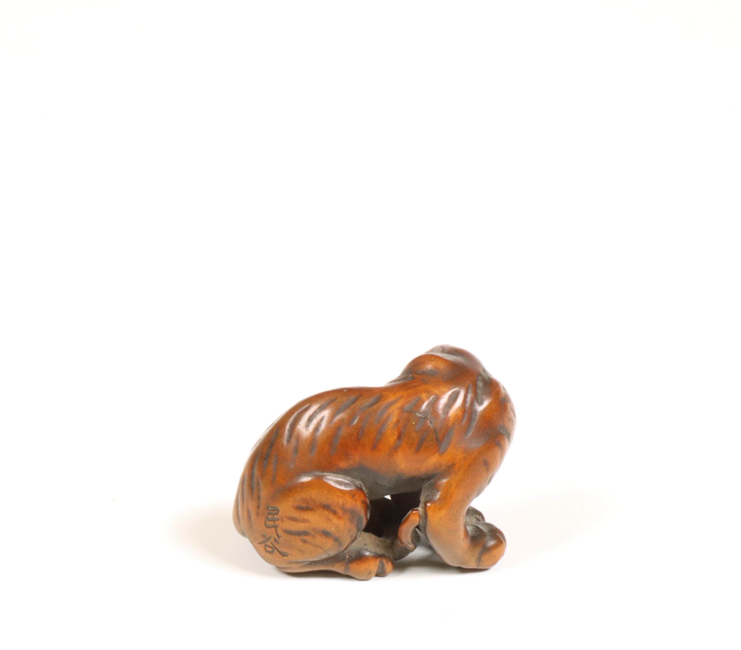 Japan, boxwood netsuke, 'Tiger', Edo period (1615-1868); - Image 2 of 5