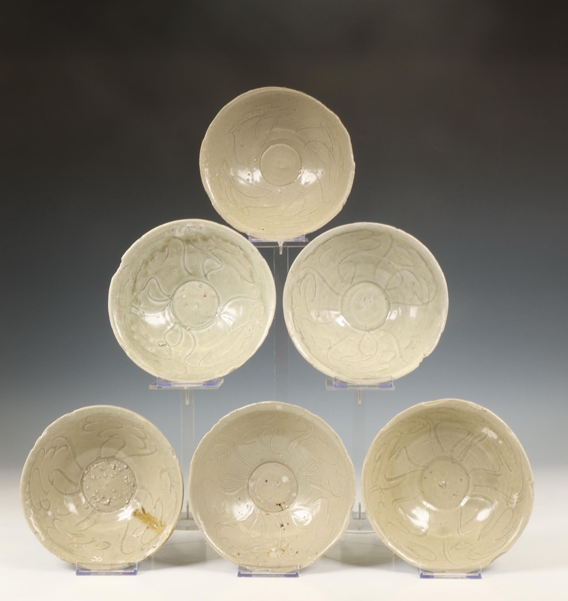 China, collection of twelve celadon-glazed bowls, Northern Song dynasty, 10th-12th century, - Bild 2 aus 5