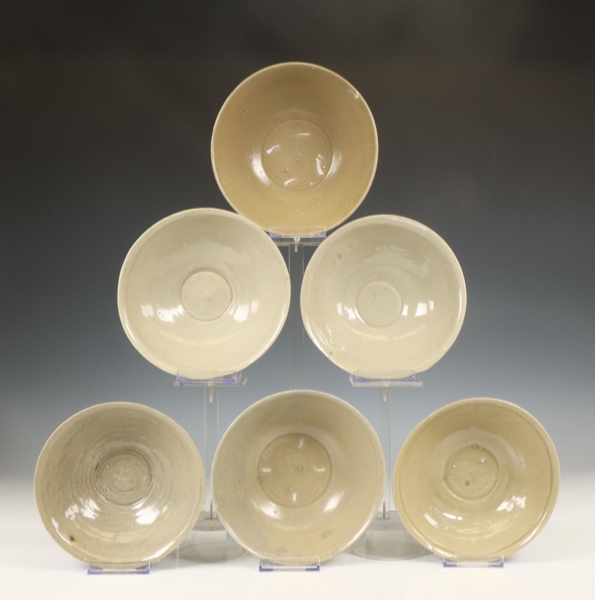 China, collection of eighteen celadon-glazed bowls, Northern Song dynasty, 10th-12th century, - Bild 7 aus 7