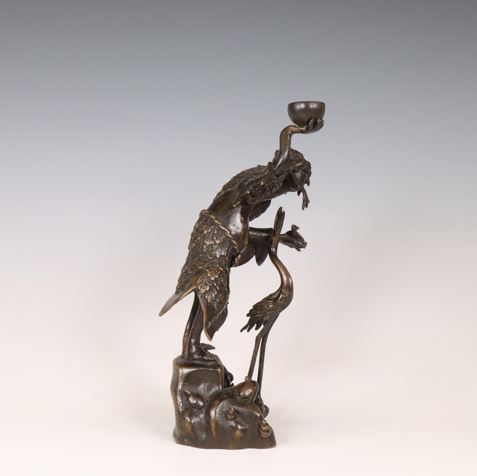 China, a bronze incense holder in the shape of an immortal, Ming dynasty, 17th century, - Bild 3 aus 6