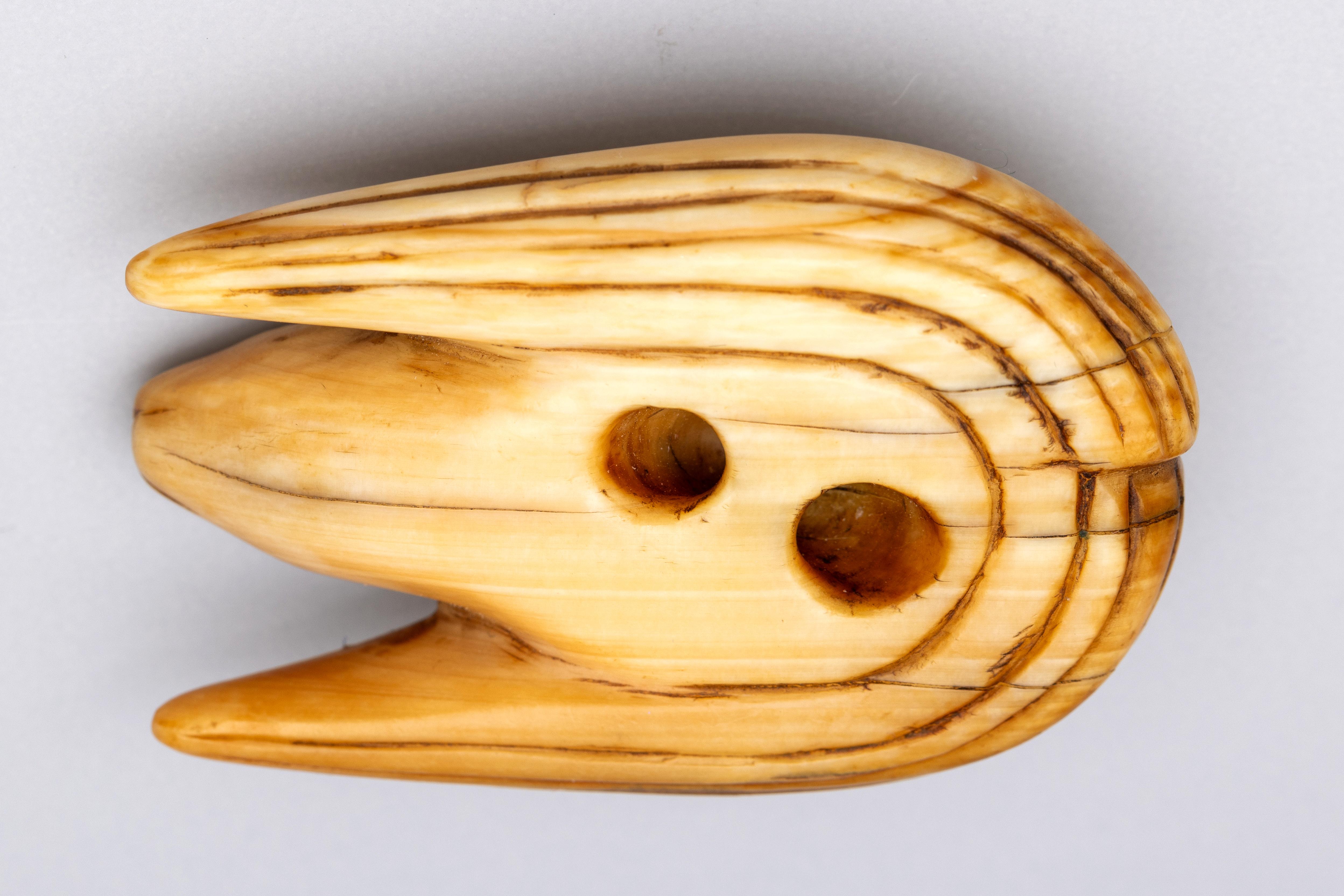 Japan, an ivory netsuke, Edo period (1603-1868), early 19th century, - Image 3 of 3