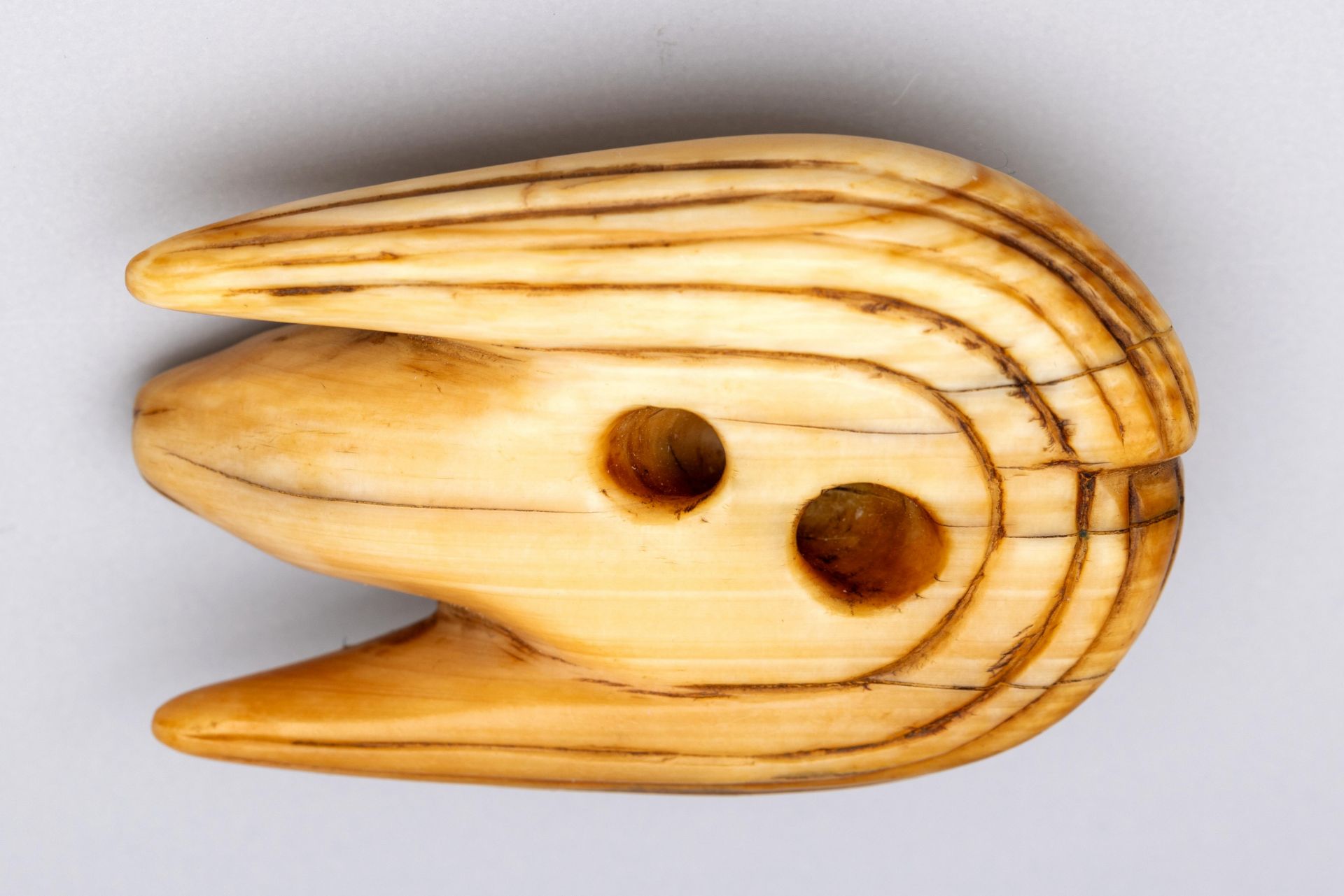 Japan, an ivory netsuke, Edo period (1603-1868), early 19th century, - Image 3 of 3