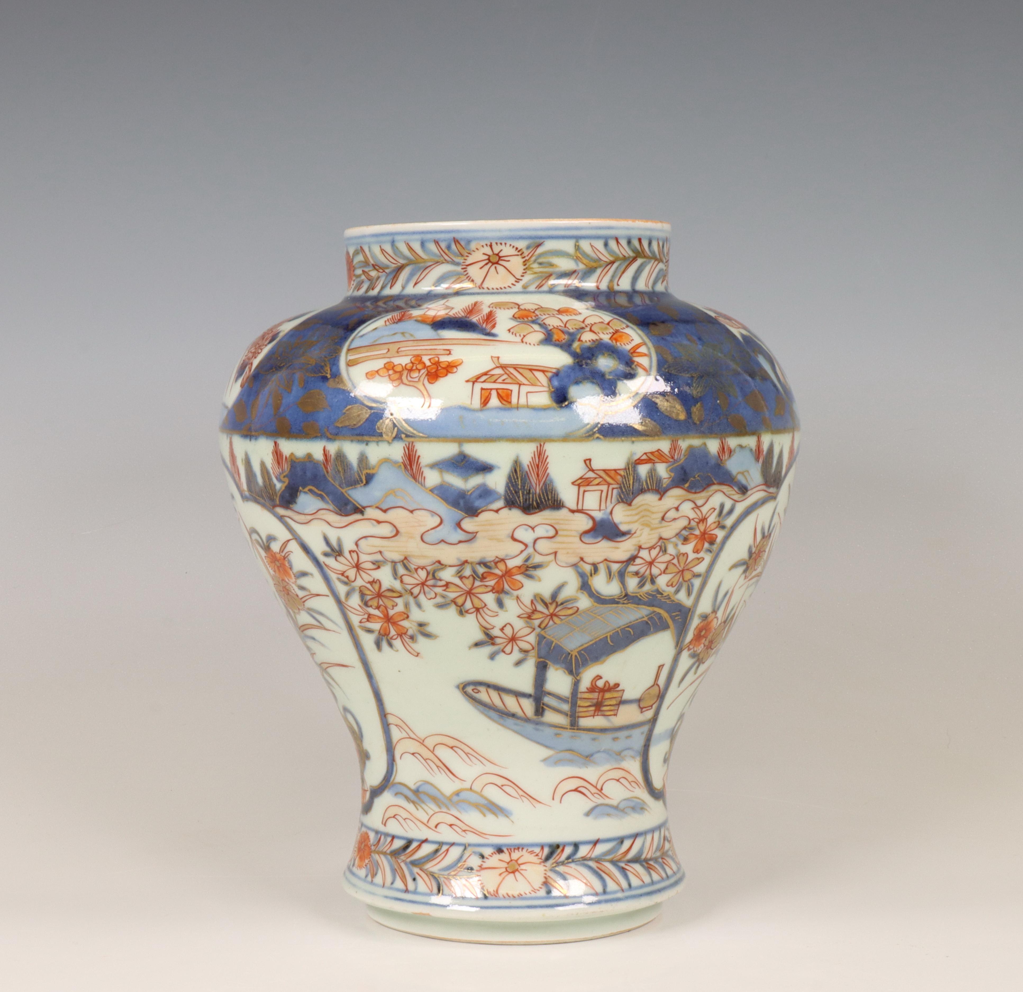 Japan, an Imari porcelain baluster vase, 17th/ 18th century, - Image 4 of 4
